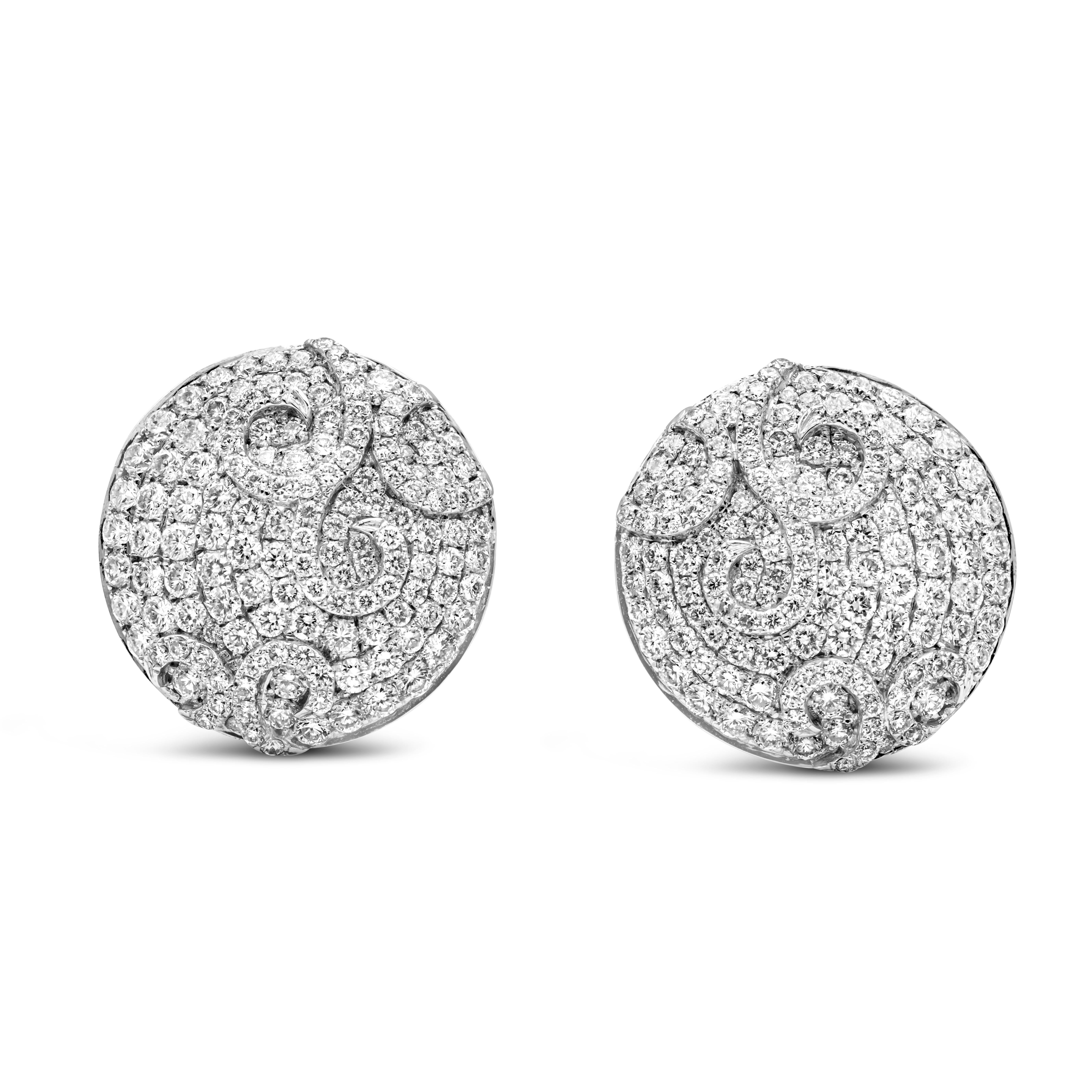 Showcasing a vibrant pair of cufflinks set in an intricate pave design setting with 288 brilliant round cut diamonds weighing 5.20 carats total, whale back design and Finely made in 18k white gold.

F color VS clarity
