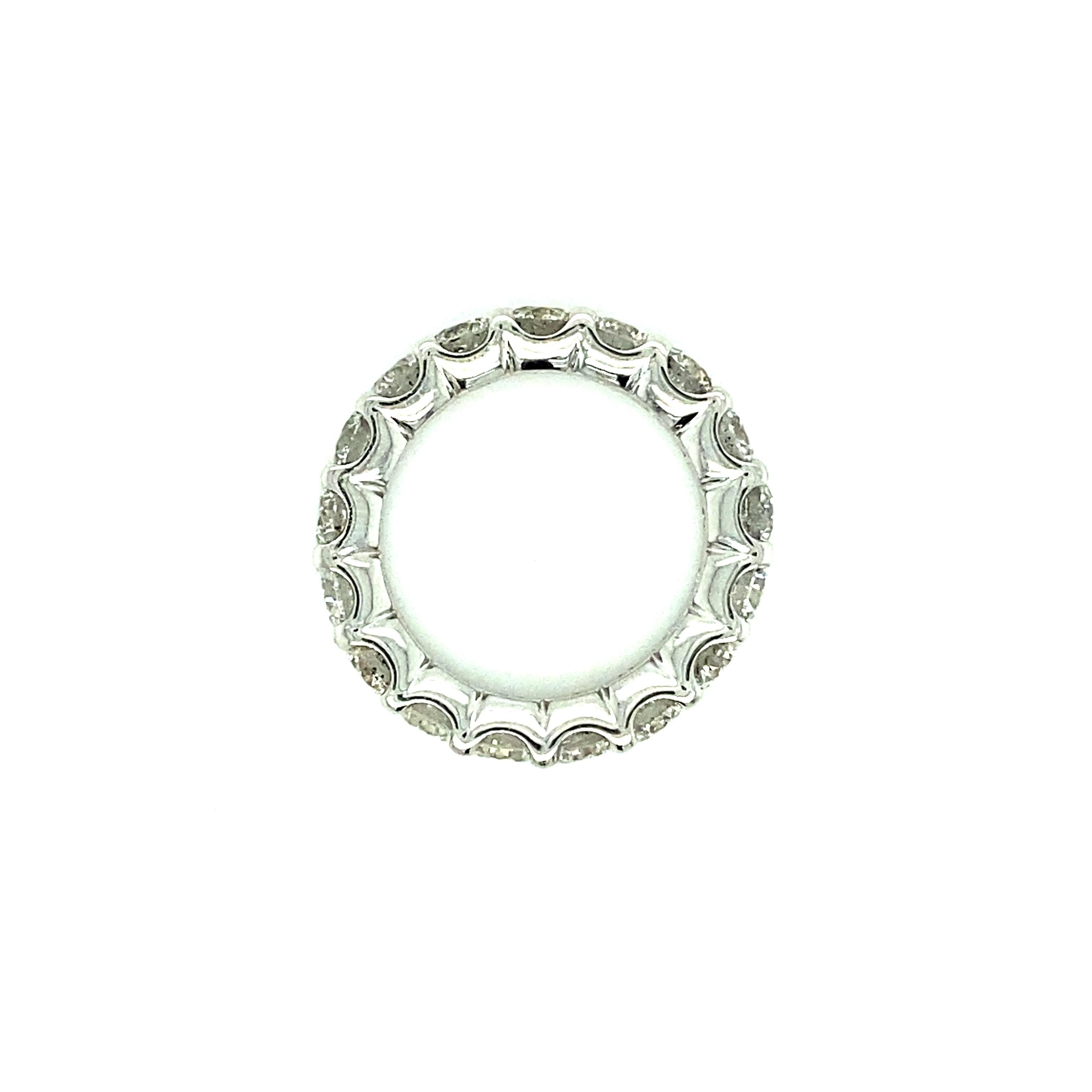 Offered here is a beautiful Diamond Eternity Band Ring in 18kt White Gold. 
Diamonds: 17 natural round brilliant cut diamonds with an estimated total weight of 5.20 ct. Color is H and Clarity is SI2 
Weight: item weighs around 7.60gr