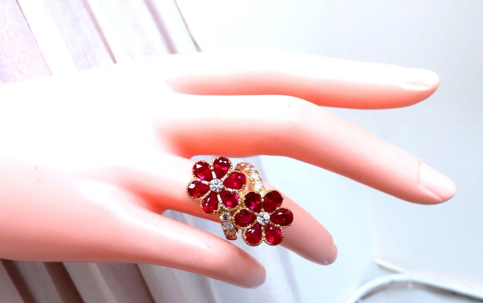 Pear Cut 5.20ct Natural Ruby Diamonds Flower Cluster Ring 18kt yellow gold For Sale