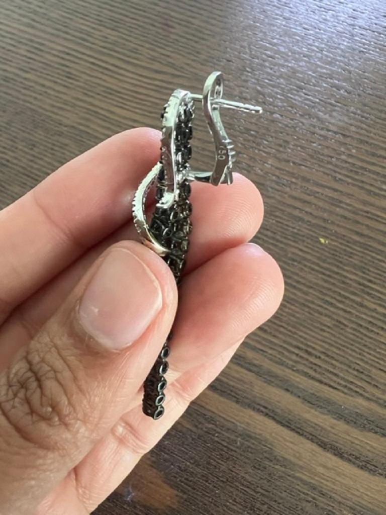 5.21 Carat Black Diamond White Diamond White Gold Dangle Earrings In New Condition For Sale In Los Angeles, CA