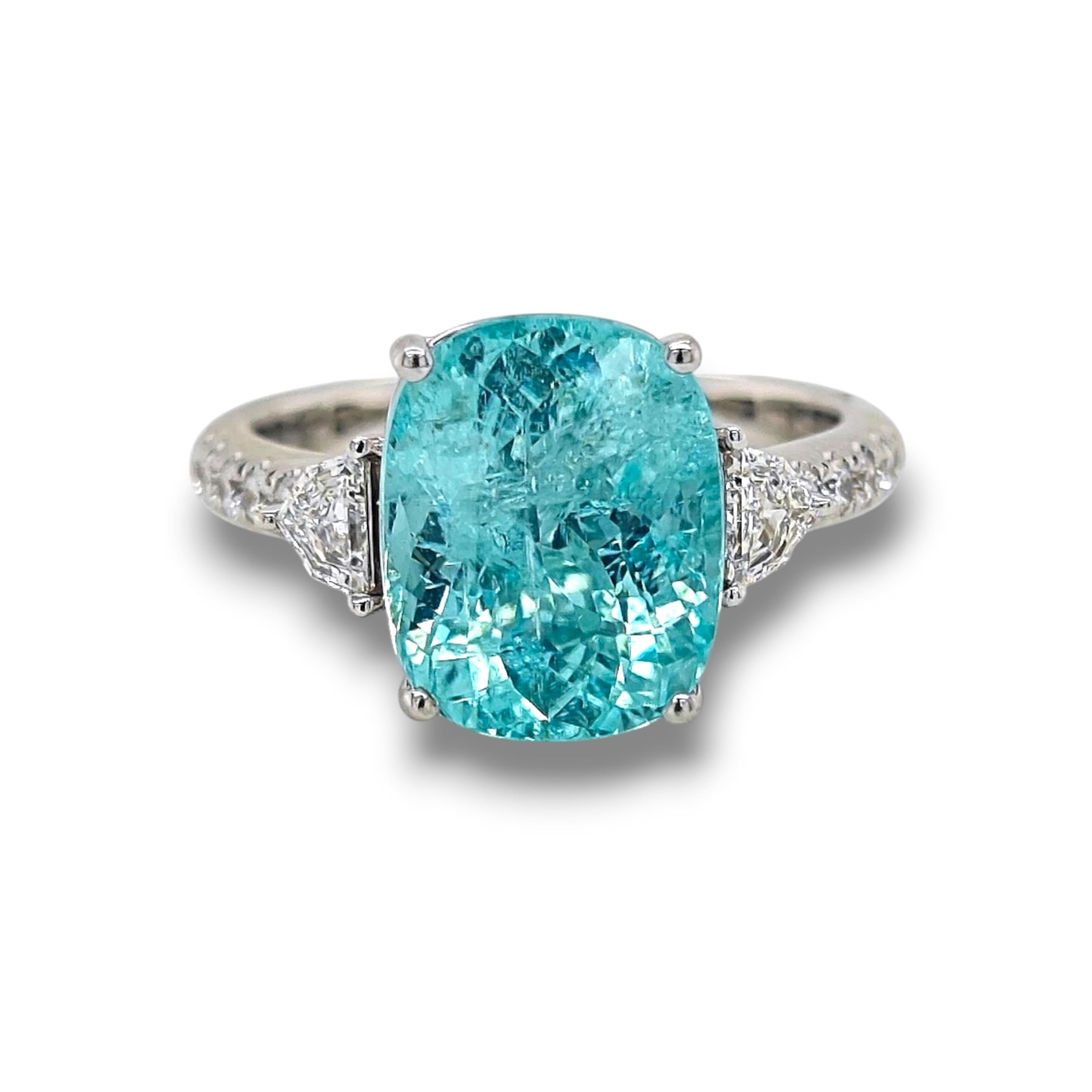 Taille coussin Bague en or blanc de 5,21 carats, coussin bleu-vert, diamant naturel Paraiba Fancy en vente