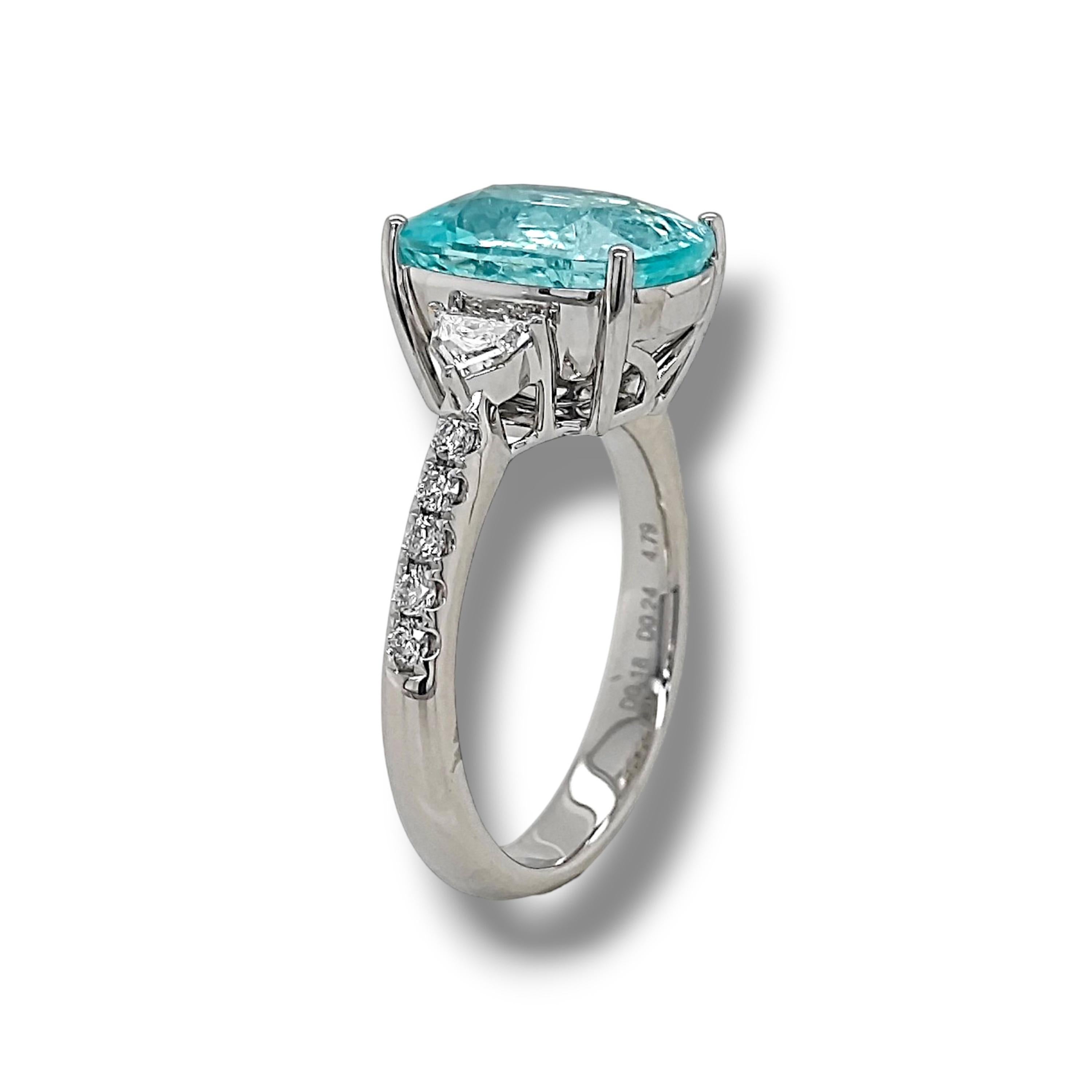 Bague en or blanc de 5,21 carats, coussin bleu-vert, diamant naturel Paraiba Fancy Neuf - En vente à New York, NY