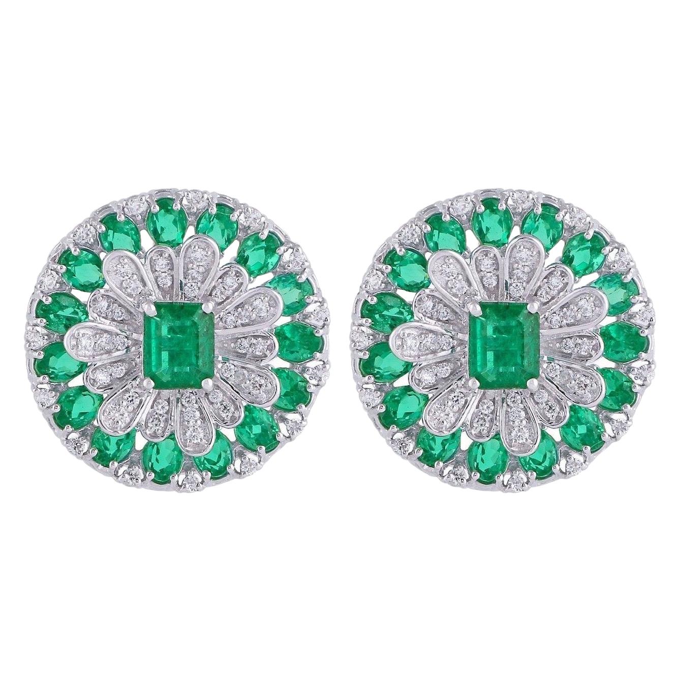 New Boxed Ladies 9ct White Gold Emerald Flower Studs Earrings 7mm Hallmarked 