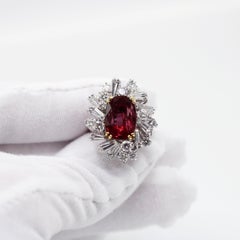 5,21 Karat Thai Heat Rubin Ring mit 4,55 Karat Diamanten