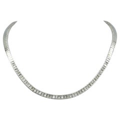 Collier à chaîne serpent en or blanc 18 carats avec diamants taille princesse de 5,21 carats au total