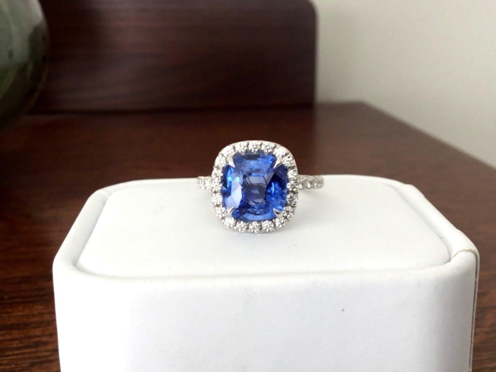 5.21 Carat Unheated Natural Blue Sapphire and Diamond Ring GIA Certified (Kissenschliff)