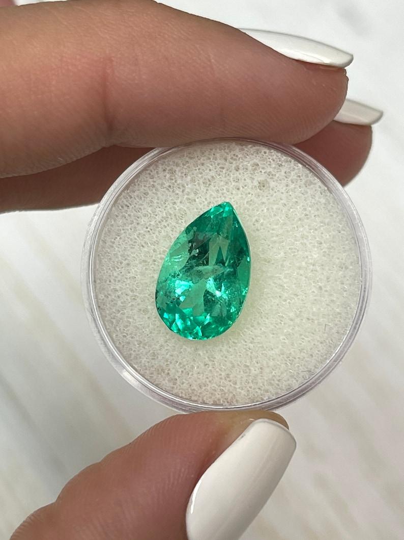 Taglio a goccia Smeraldo colombiano da 5,21 carati - Pietra di maggio a goccia con taglio a pera 14,3x9 in vendita