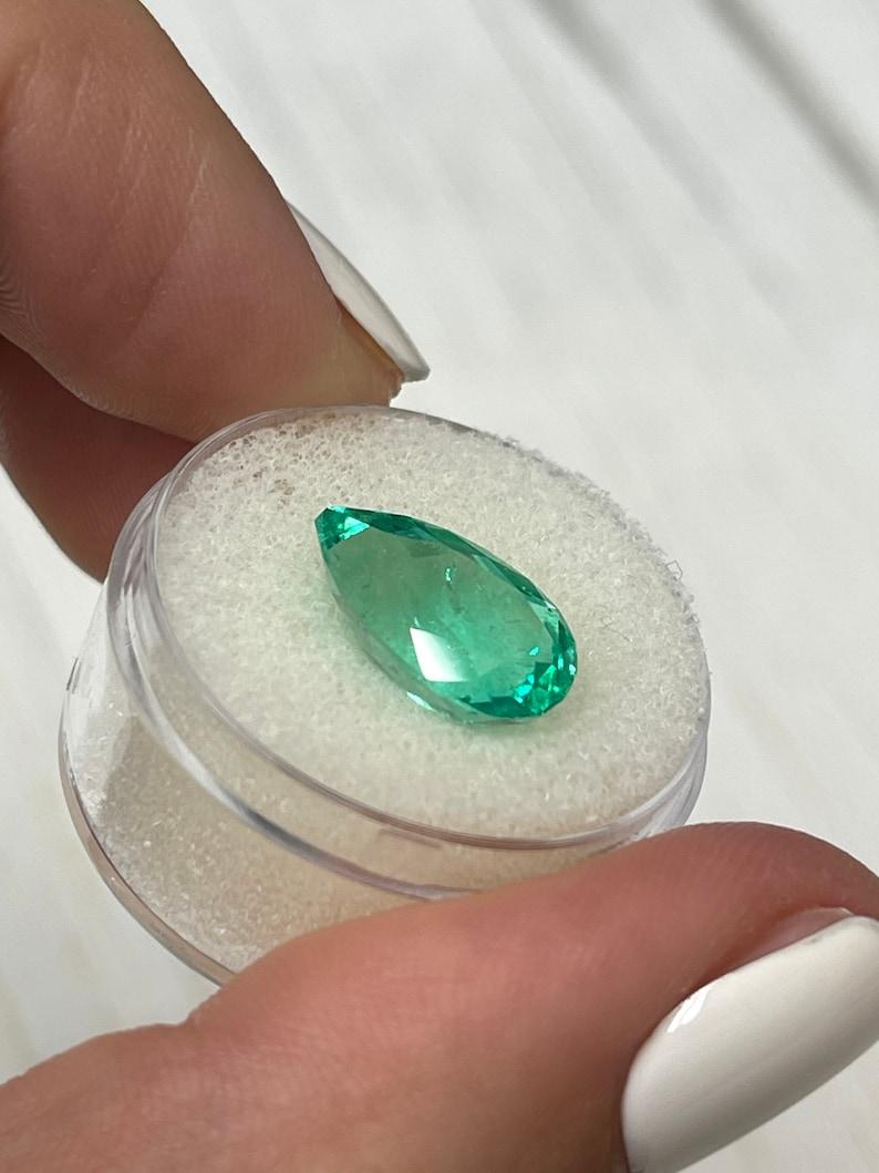 Smeraldo colombiano da 5,21 carati - Pietra di maggio a goccia con taglio a pera 14,3x9 in vendita 1