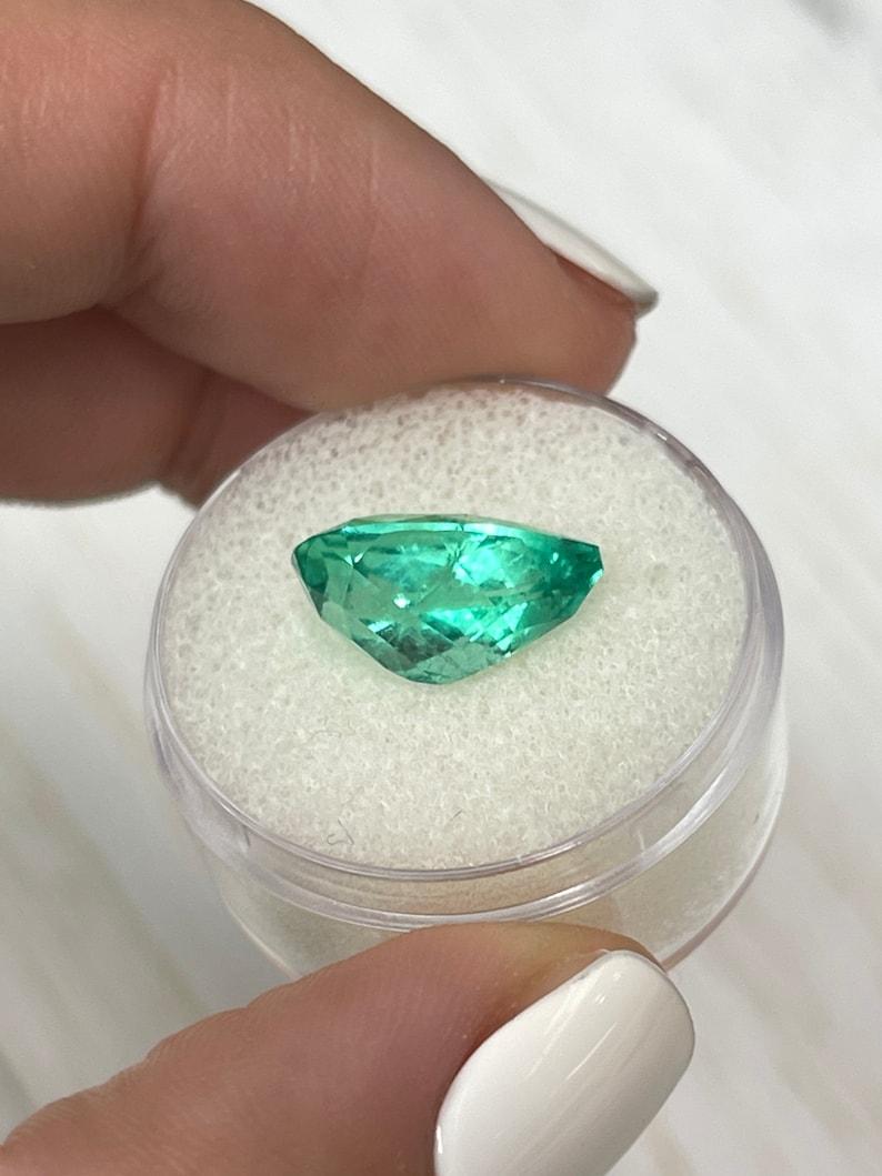 Smeraldo colombiano da 5,21 carati - Pietra di maggio a goccia con taglio a pera 14,3x9 in vendita 2
