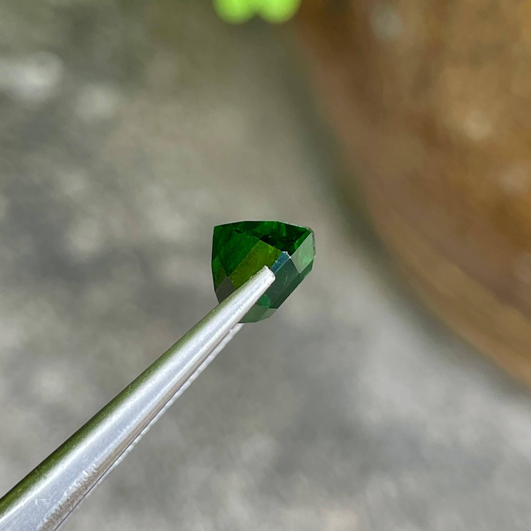 Taille émeraude Pierre précieuse naturelle du Kenya, grenat tsavorite vert taille émeraude de 5,21 carats en vente