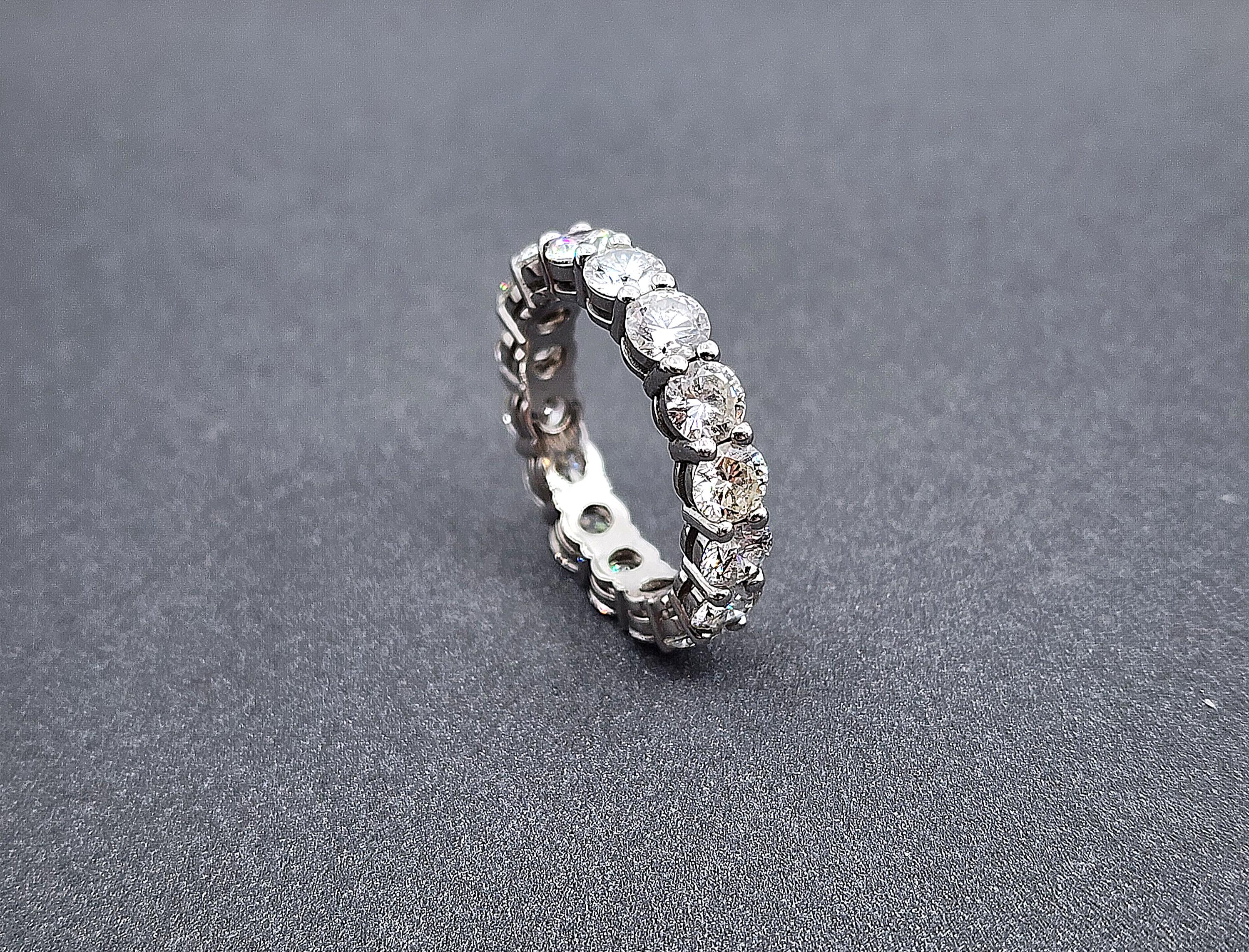 5.21 ct Diamond Eternity Ring In New Condition For Sale In Chicago, IL
