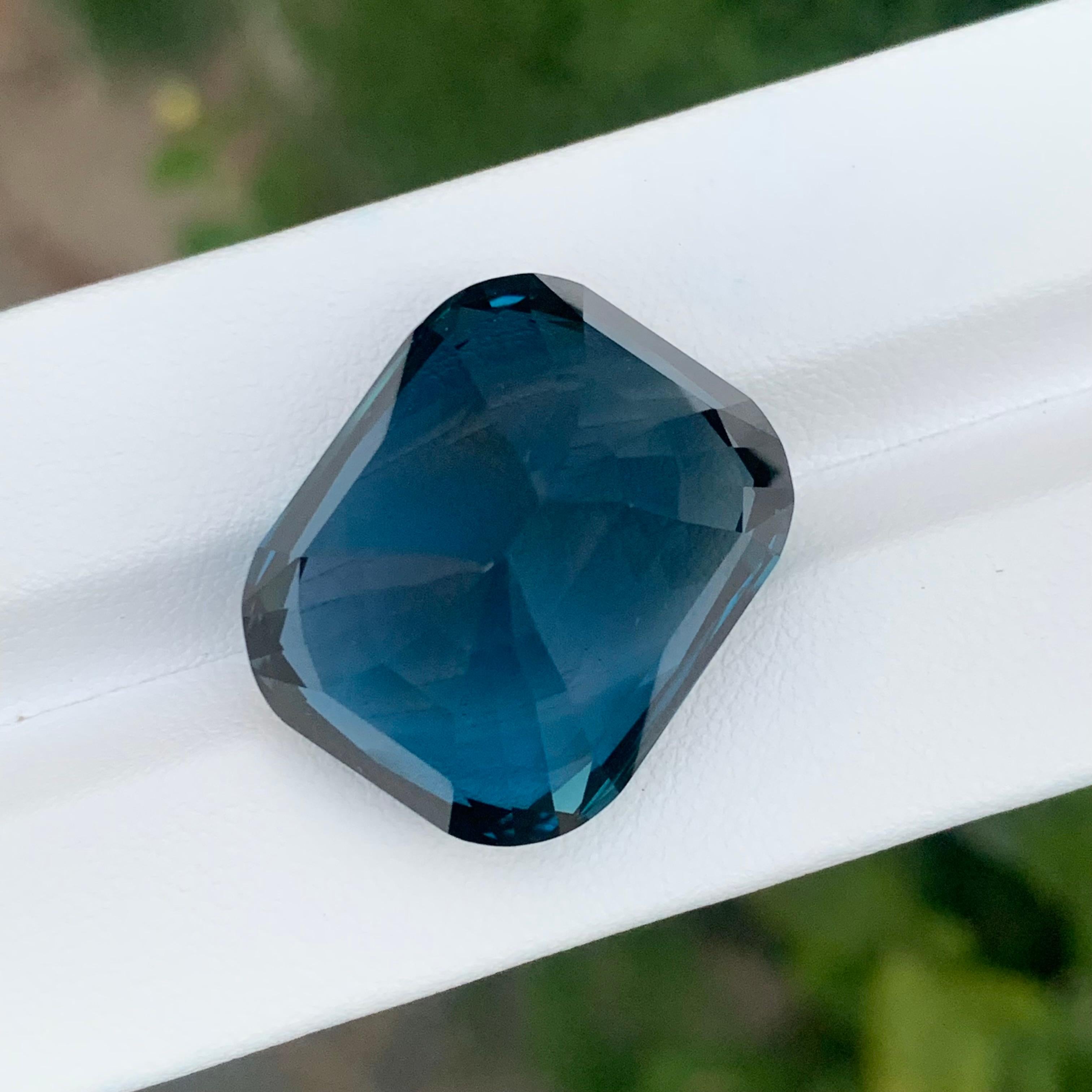 52.15 Carati Nature sciolte di Topazio Blu di Londra a forma di cuscino in vendita 6