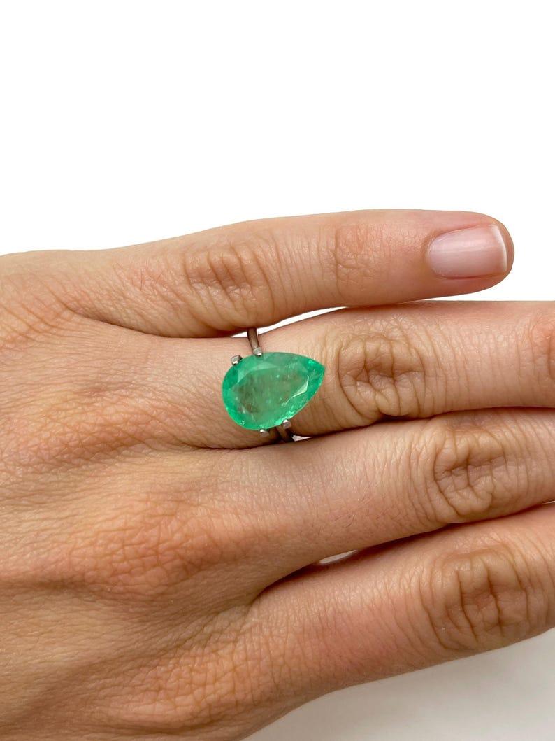5,21 ct 14x10 Smeraldo colombiano verde lime pastello - Gemma di nascita di maggio con taglio a pera in vendita 2
