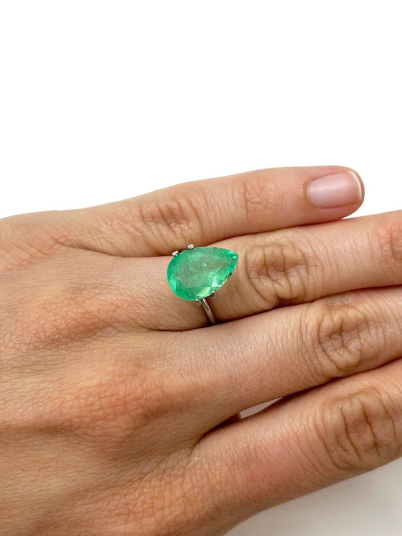 5,21 ct 14x10 Smeraldo colombiano verde lime pastello - Gemma di nascita di maggio con taglio a pera in vendita 3