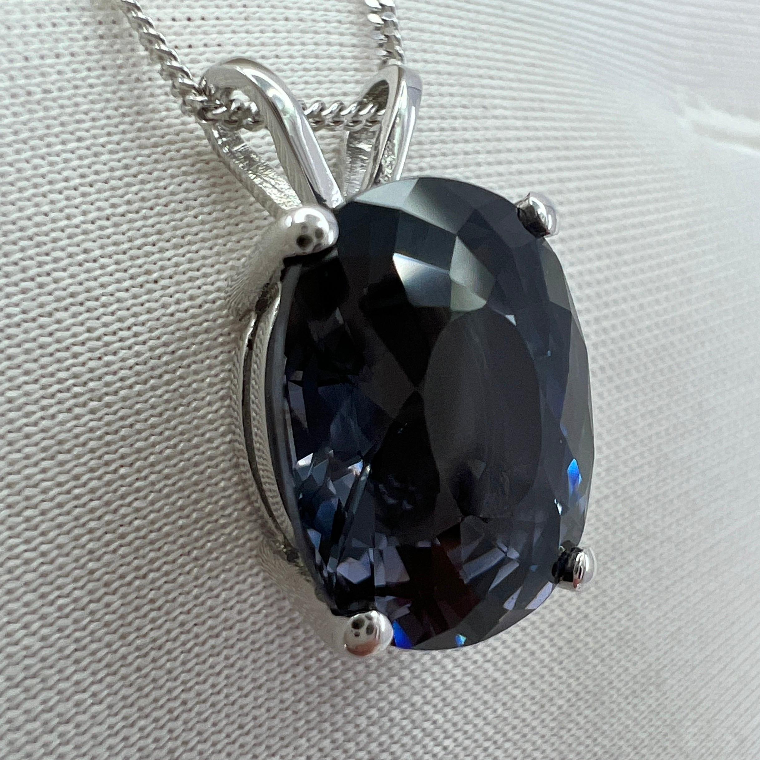 Pendentif solitaire ovale fantaisie en or blanc 18 carats avec spinelle en titane gris violet et 5,21 carats Neuf - En vente à Birmingham, GB
