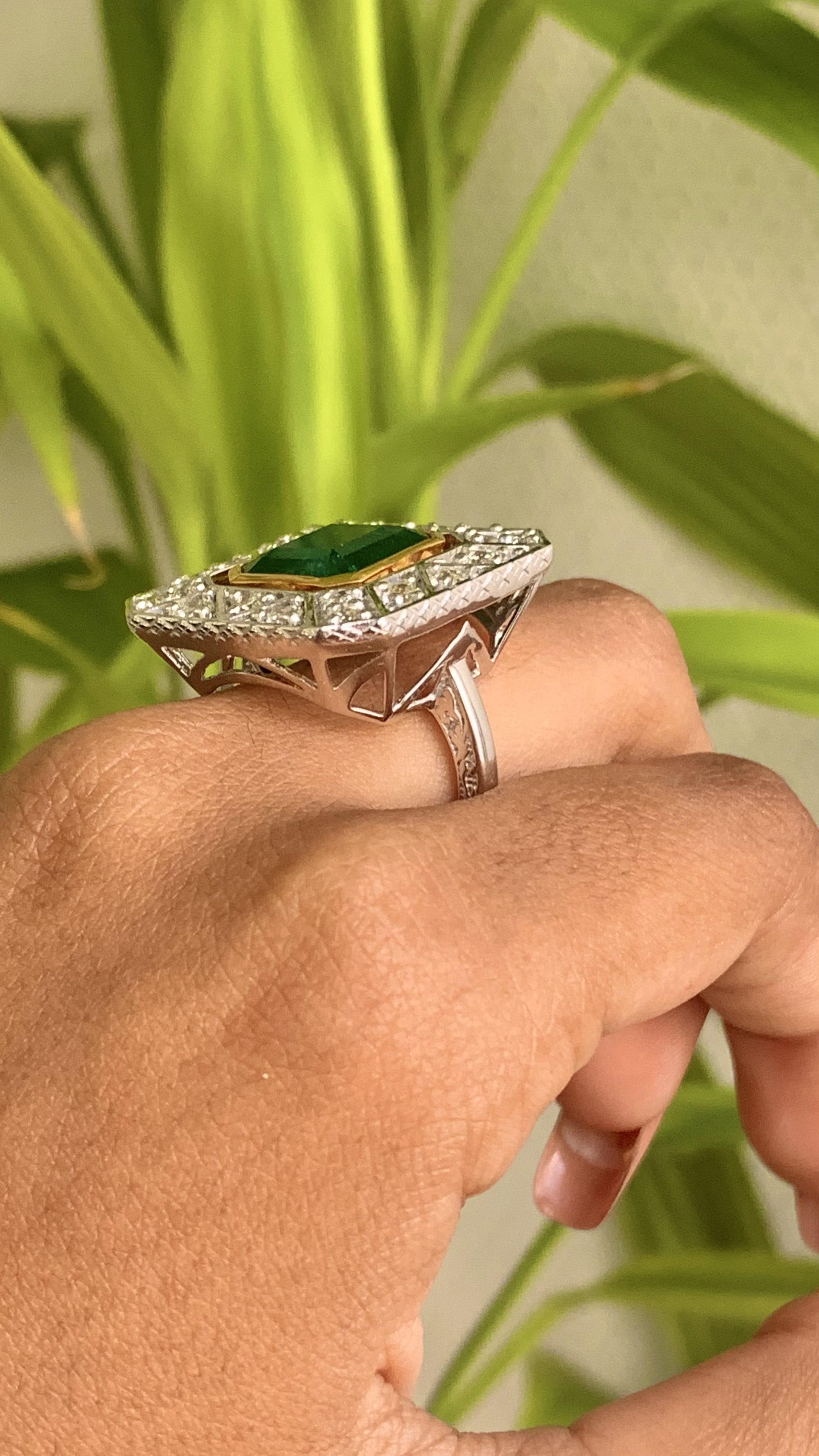 5.22 ct Colombian Emerald Art Deco Ring with Old Cut Diamonds in 18K Gold For Sale 6