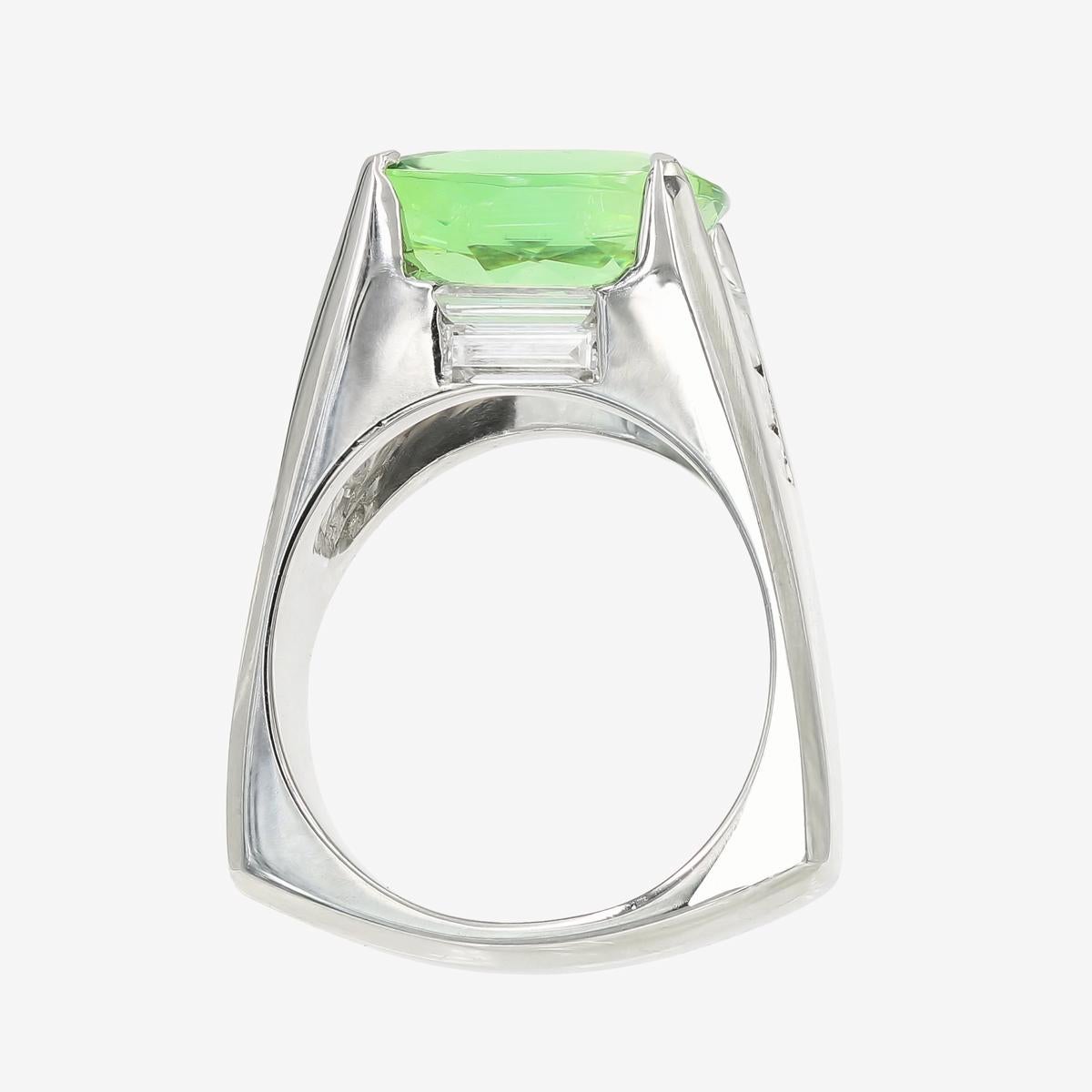 Contemporary 5.22 Carat Natural Green Beryl and Baguette Diamond Ring in Platinum