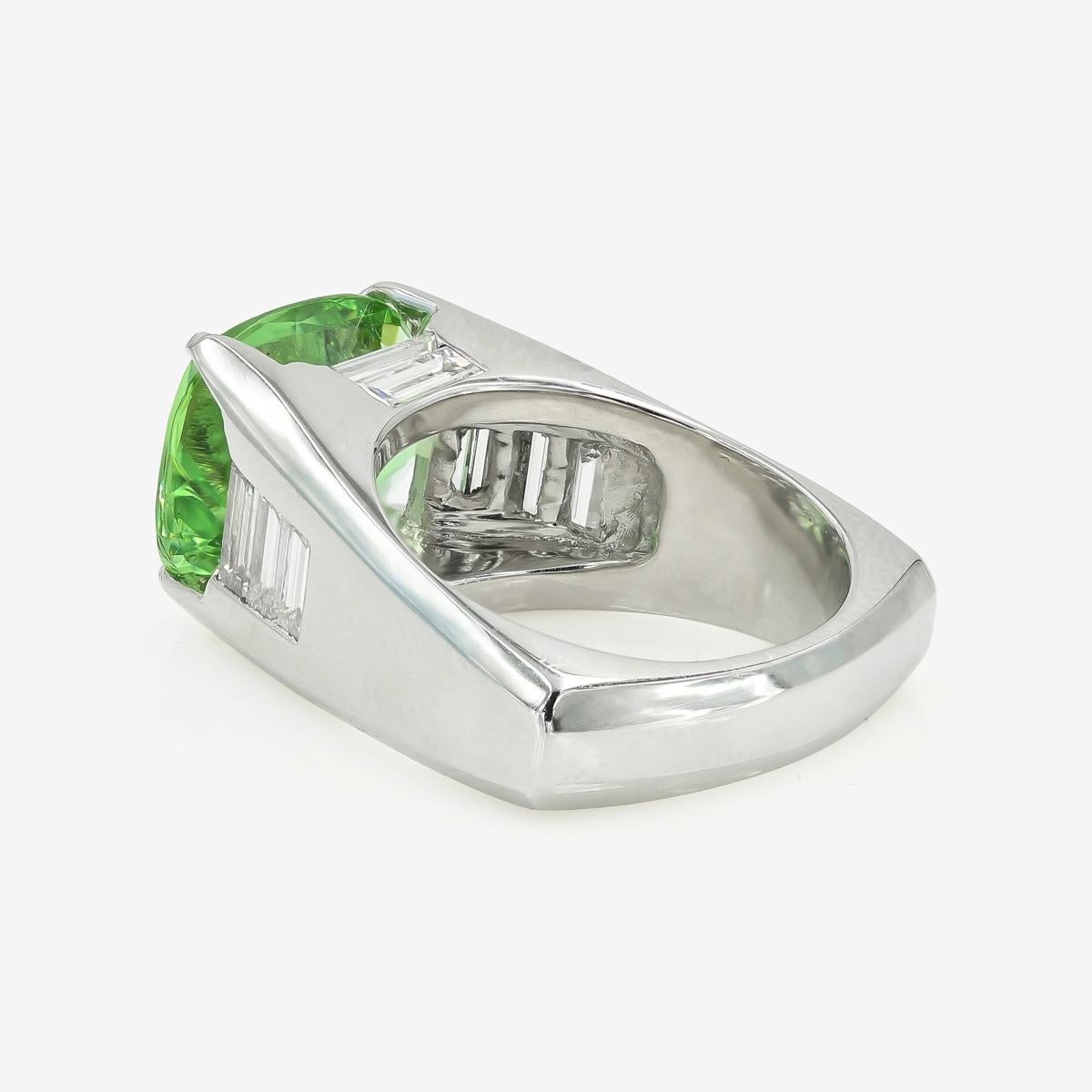 Women's or Men's 5.22 Carat Natural Green Beryl and Baguette Diamond Ring in Platinum