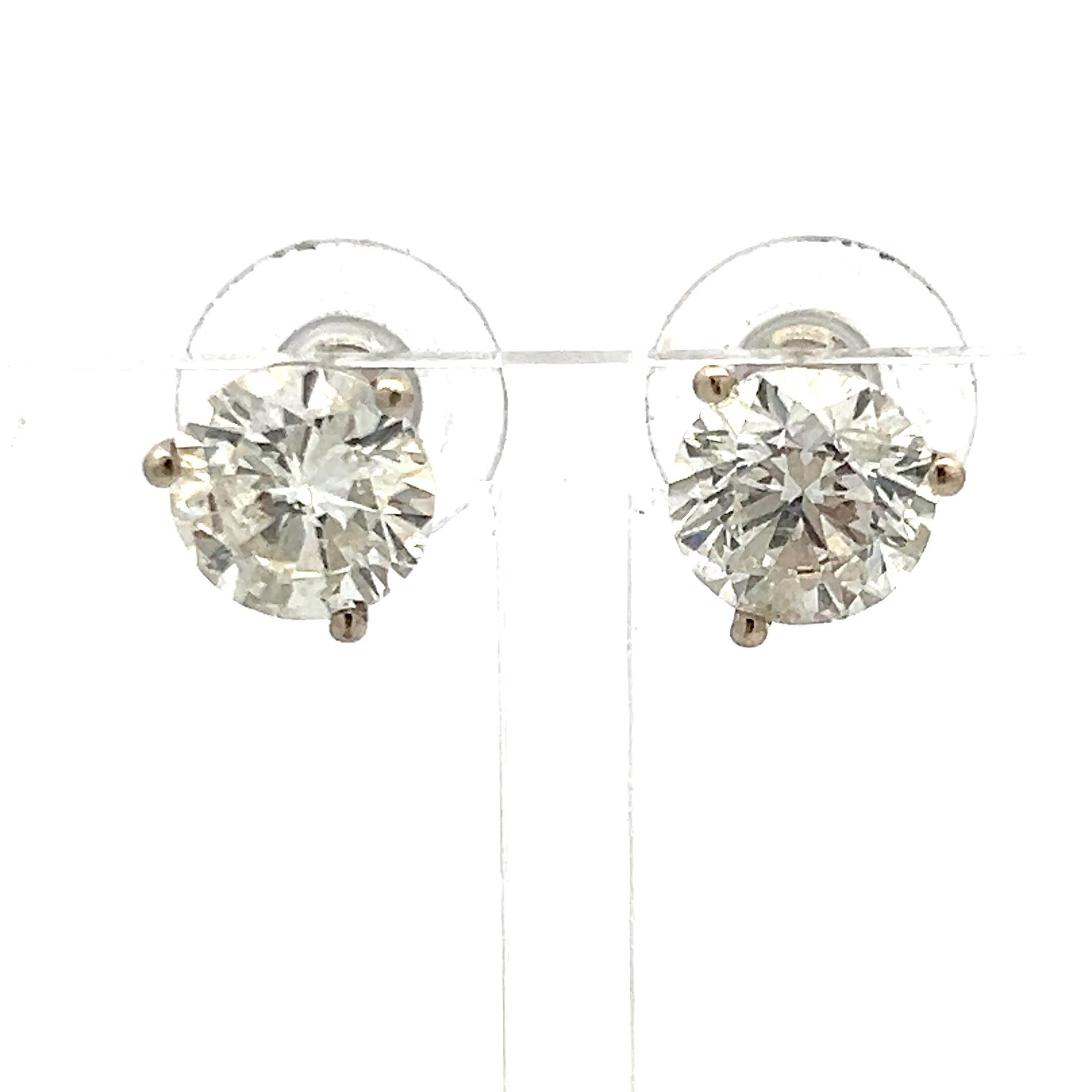 Titre :
Clous d'oreilles en or blanc 14 carats avec diamants ronds brillants J-K I2 de 5,22 carats


Le style :
Étalon


Métal :
Or blanc 14 carats


Pierre précieuse 1 :
Diamant de 2,81 carats


Nombre de pierres :
1


Couleur :
J


La clarté