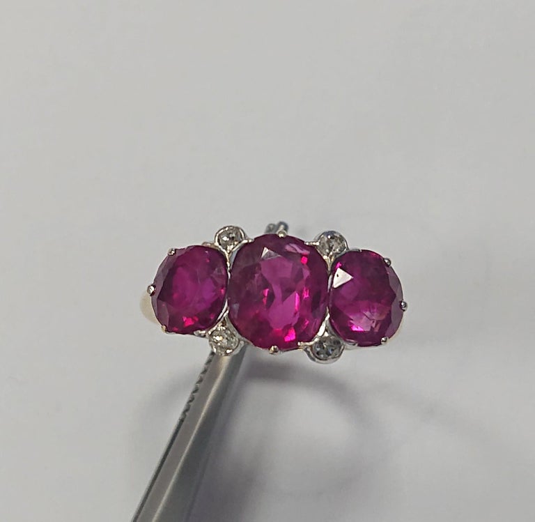 5.22 Carat Unheated Burmese Ruby 3-Stone and Diamond Platinum and Gold Ring For Sale 4