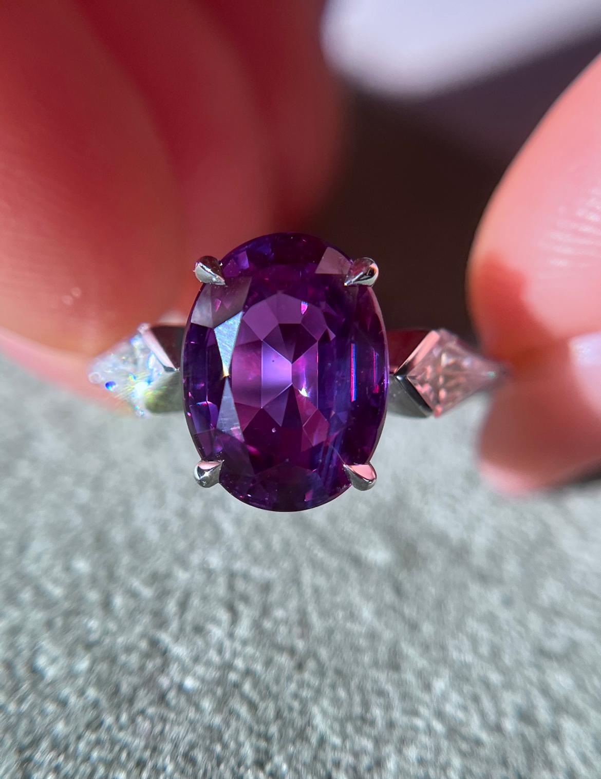 Anello con zaffiro lampone vivido da 5,22 carati non riscaldato In condizioni Nuovo in vendita a Houston, TX