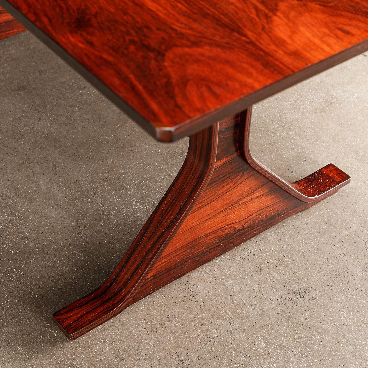 Rosewood table with curved solid wood structure. Model no. 522 designed by Gianfranco Frattini and produced by Bernini starting from 1960.