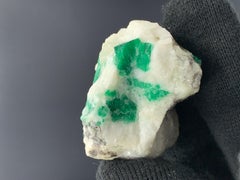 Incroyable spécimen d'émeraude de 52,22 grammes sur matrice de la vallée de la Swat, Pakistan