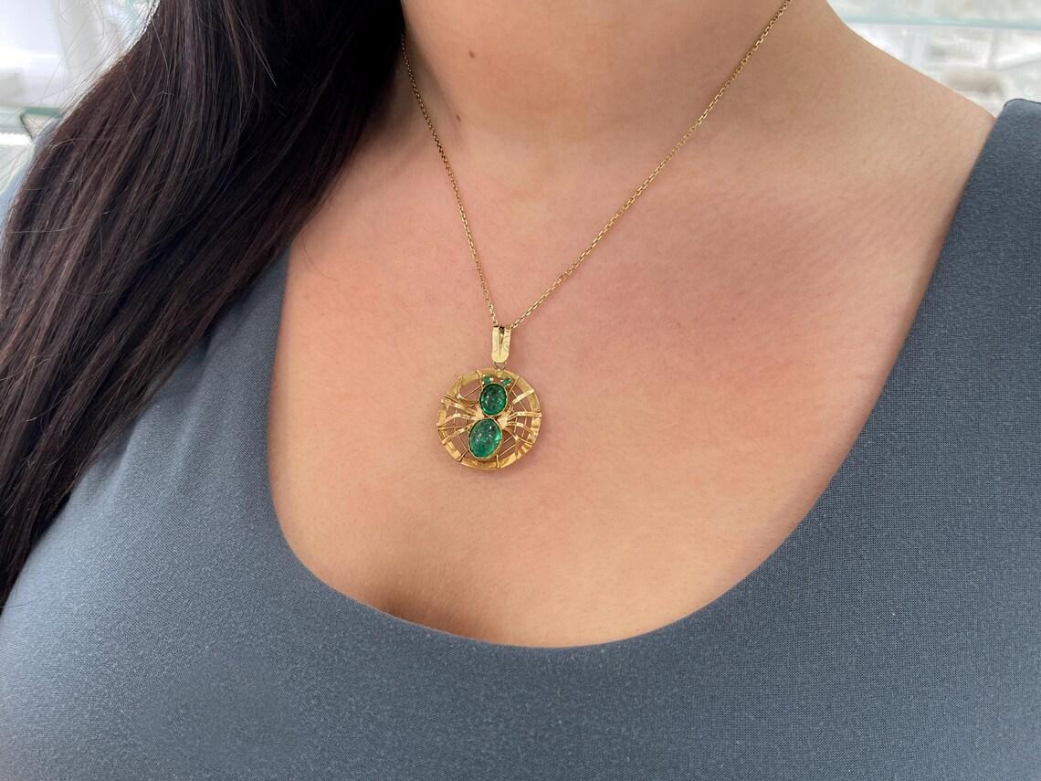 Pendentif araignée en émeraude colombienne cabochon de 5,23 carats Pour femmes en vente