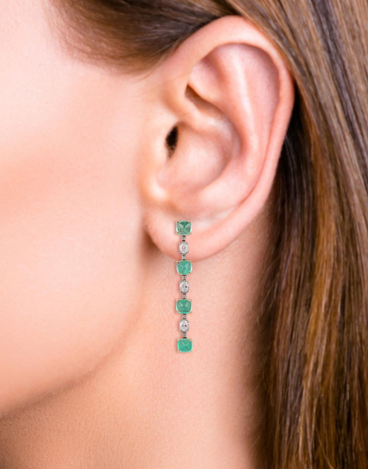 Sugarloaf Cabochon 5.23 Carat Colombian Emerald Sugarloaf Shape Four-Stone Earrings 18k Gold For Sale