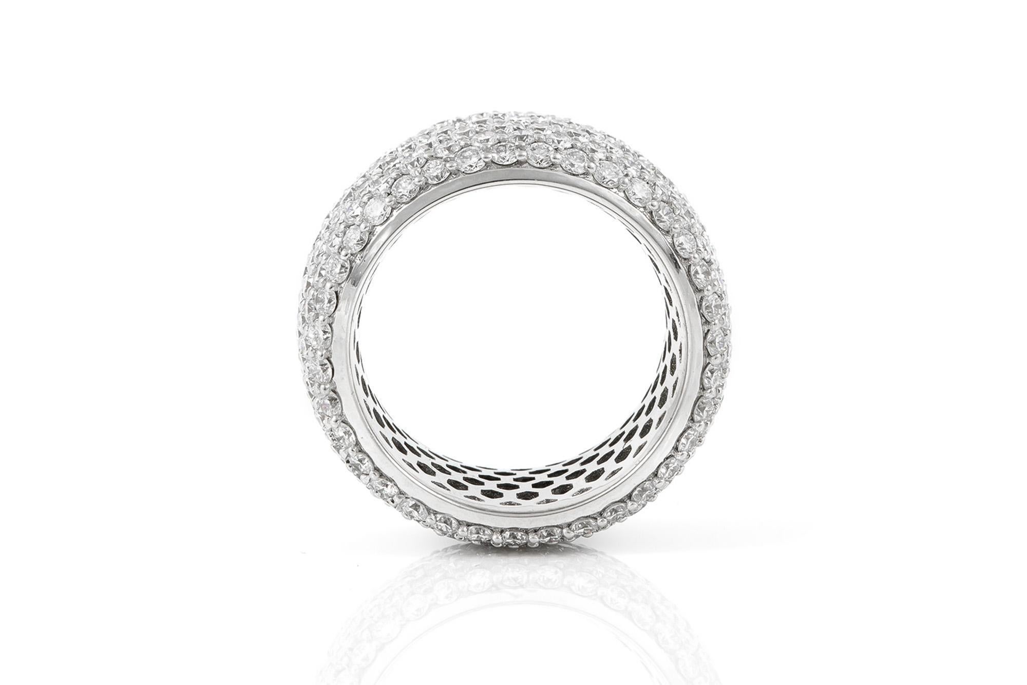Taglio rotondo Fascia larga con diamante da 5.23 carati in vendita