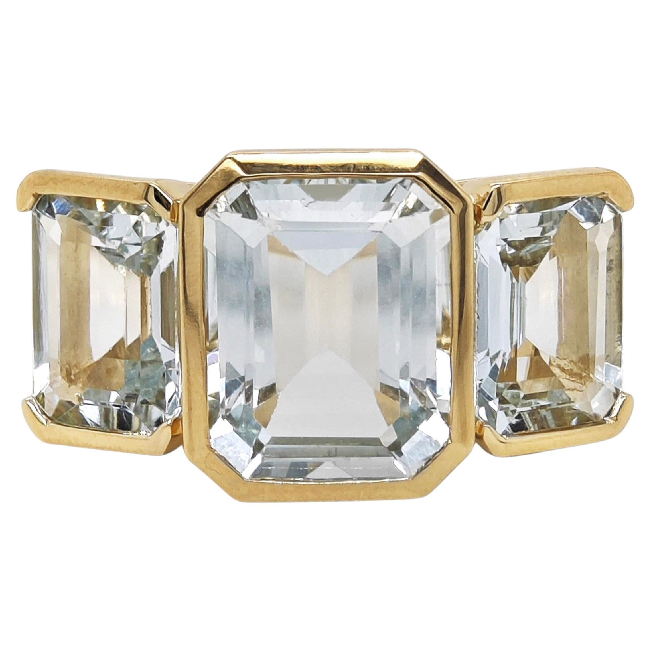 5.23 Carats Aquamarine Yellow Gold Ring