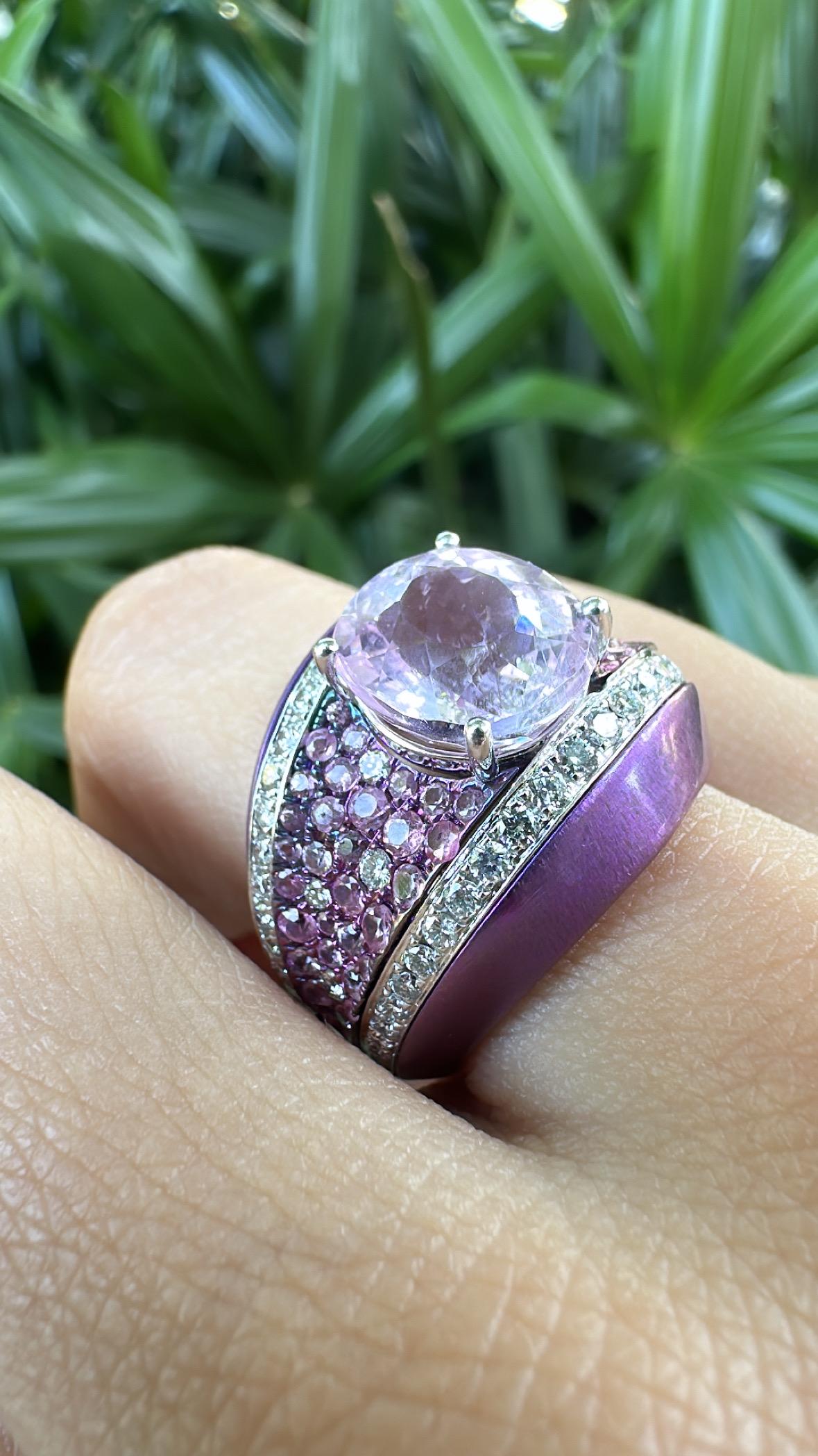 5,23 carats, Kunzite, saphirs roses et diamants Bague en titane avec platine 900 Unisexe en vente