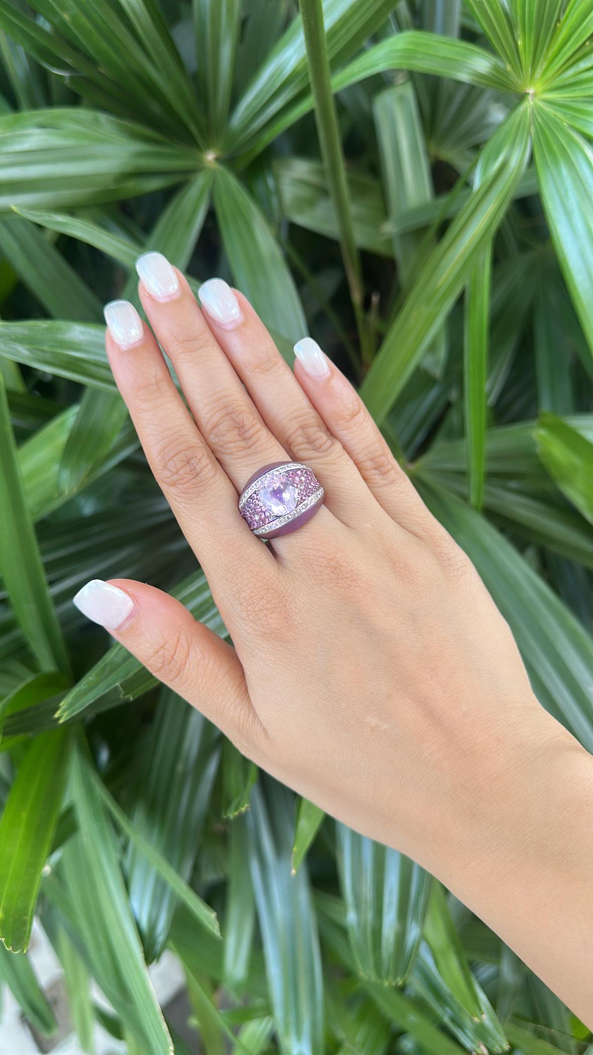 5,23 carats, Kunzite, saphirs roses et diamants Bague en titane avec platine 900 en vente 3