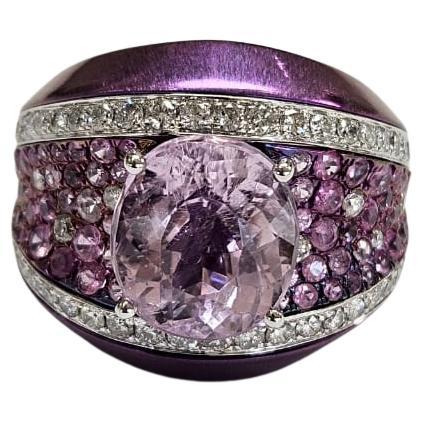 5,23 carats, Kunzite, saphirs roses et diamants Bague en titane avec platine 900 en vente