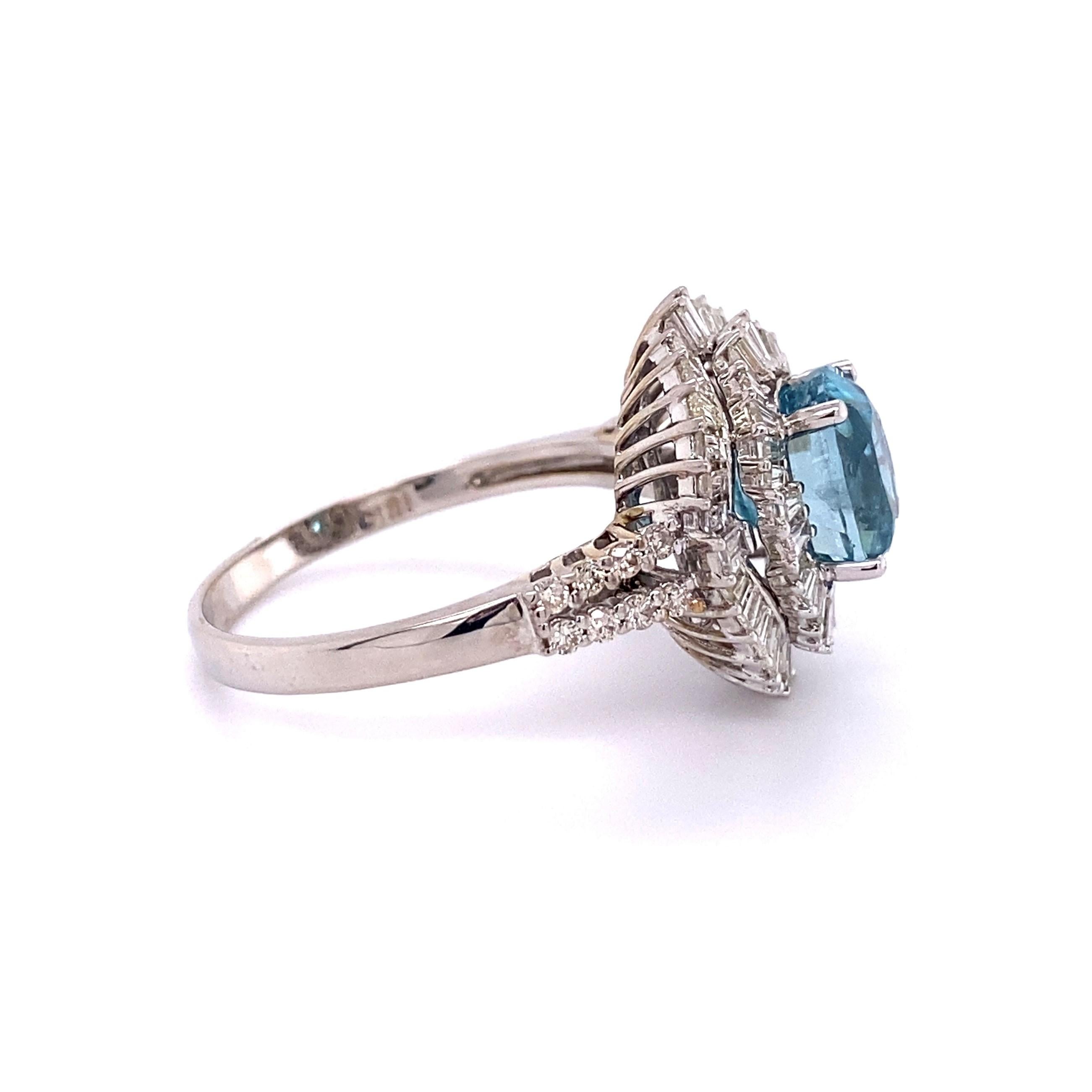 5.24 Carat Blue Zircon and Diamond Gold Cocktail Ring Estate Fine Jewelry In Excellent Condition For Sale In Montreal, QC