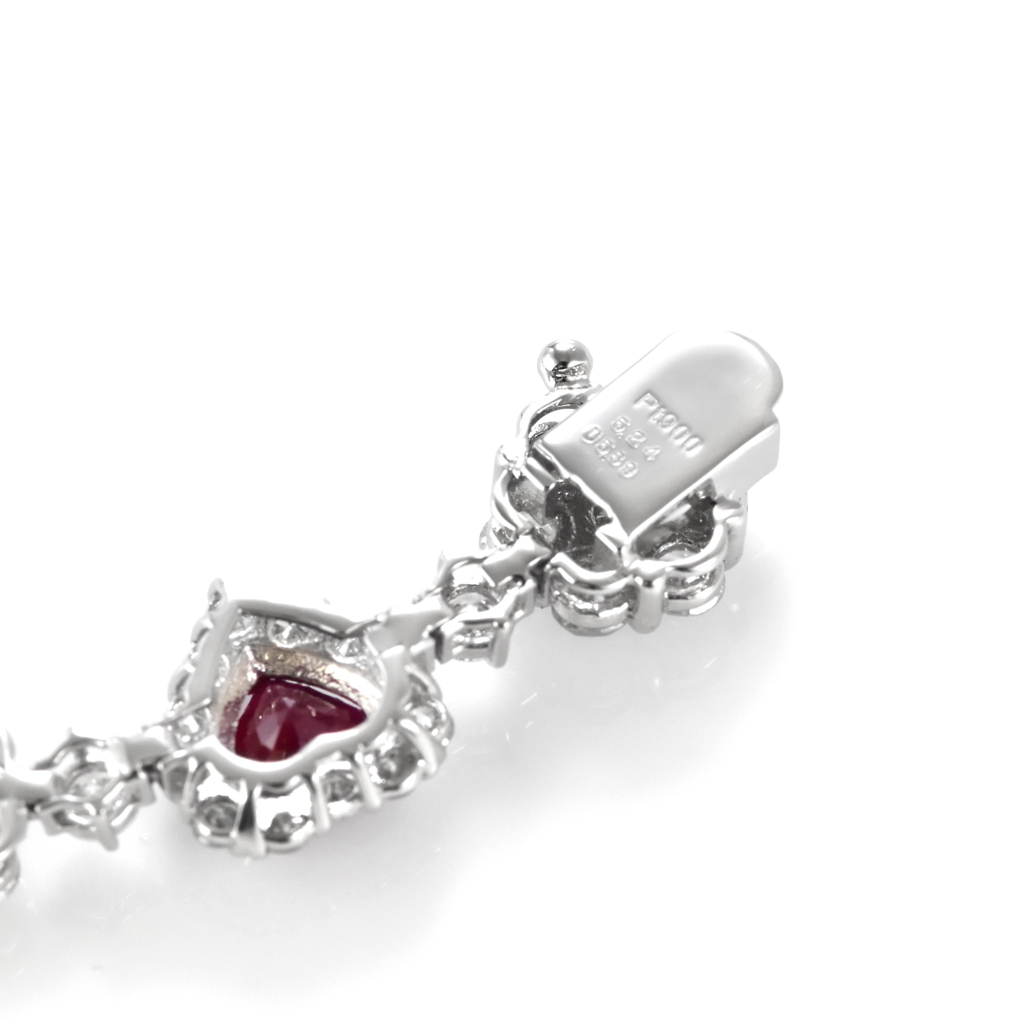 5,24 Karat Herzform, birmanische Rubine und Diamant Armband aus Platin im Angebot 4
