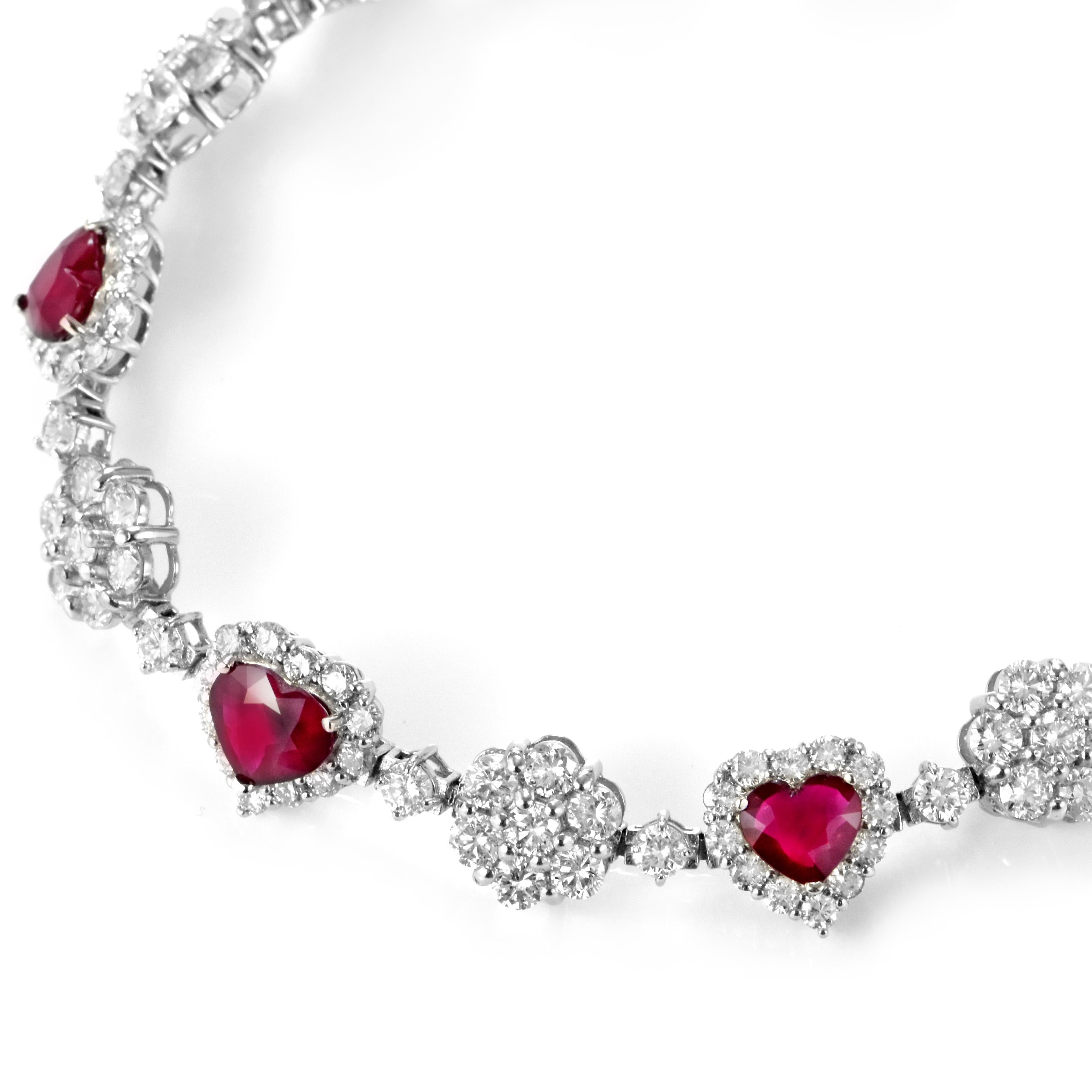 5,24 Karat Herzform, birmanische Rubine und Diamant Armband aus Platin (Moderne) im Angebot
