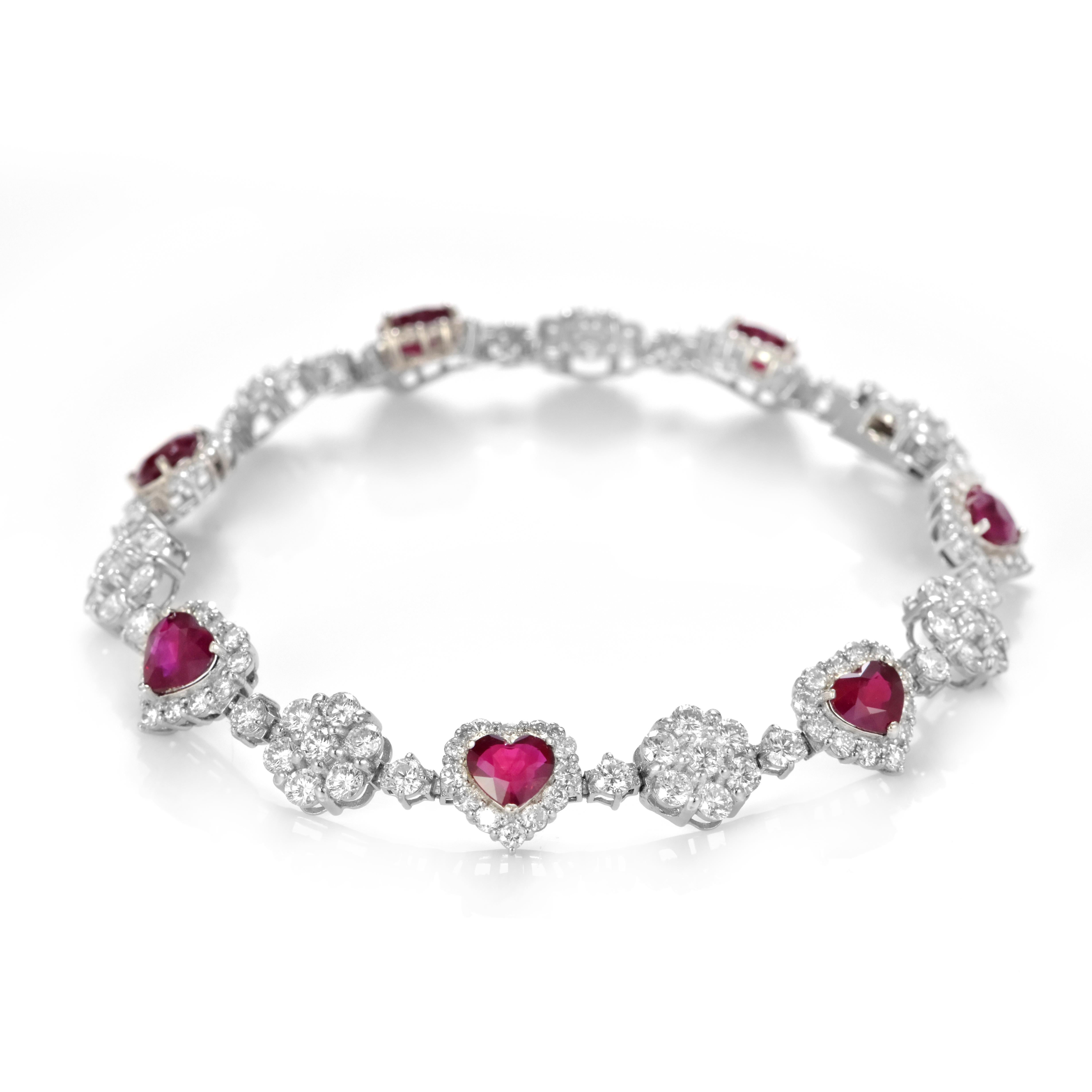 5,24 Karat Herzform, birmanische Rubine und Diamant Armband aus Platin Damen im Angebot