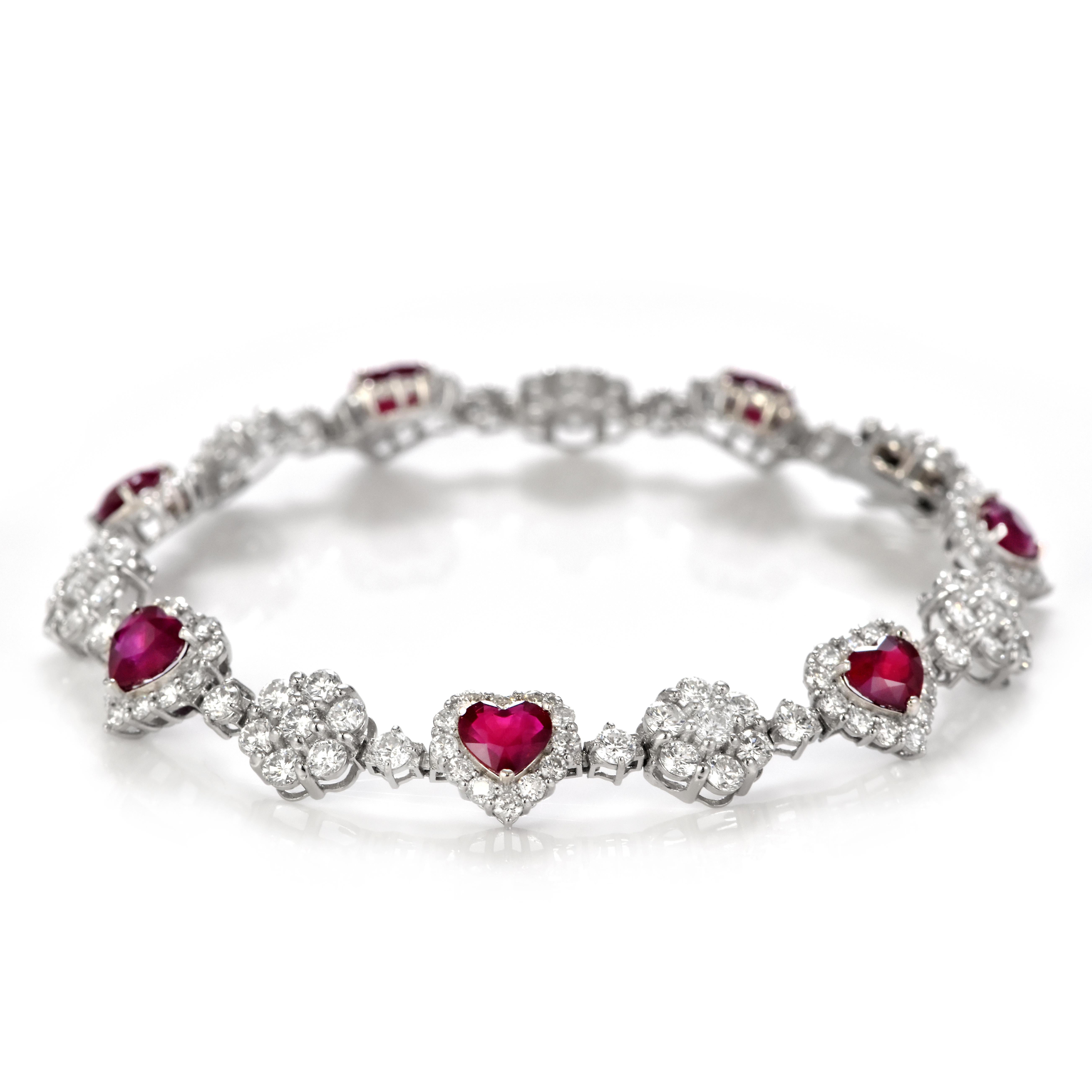5,24 Karat Herzform, birmanische Rubine und Diamant Armband aus Platin im Angebot 1
