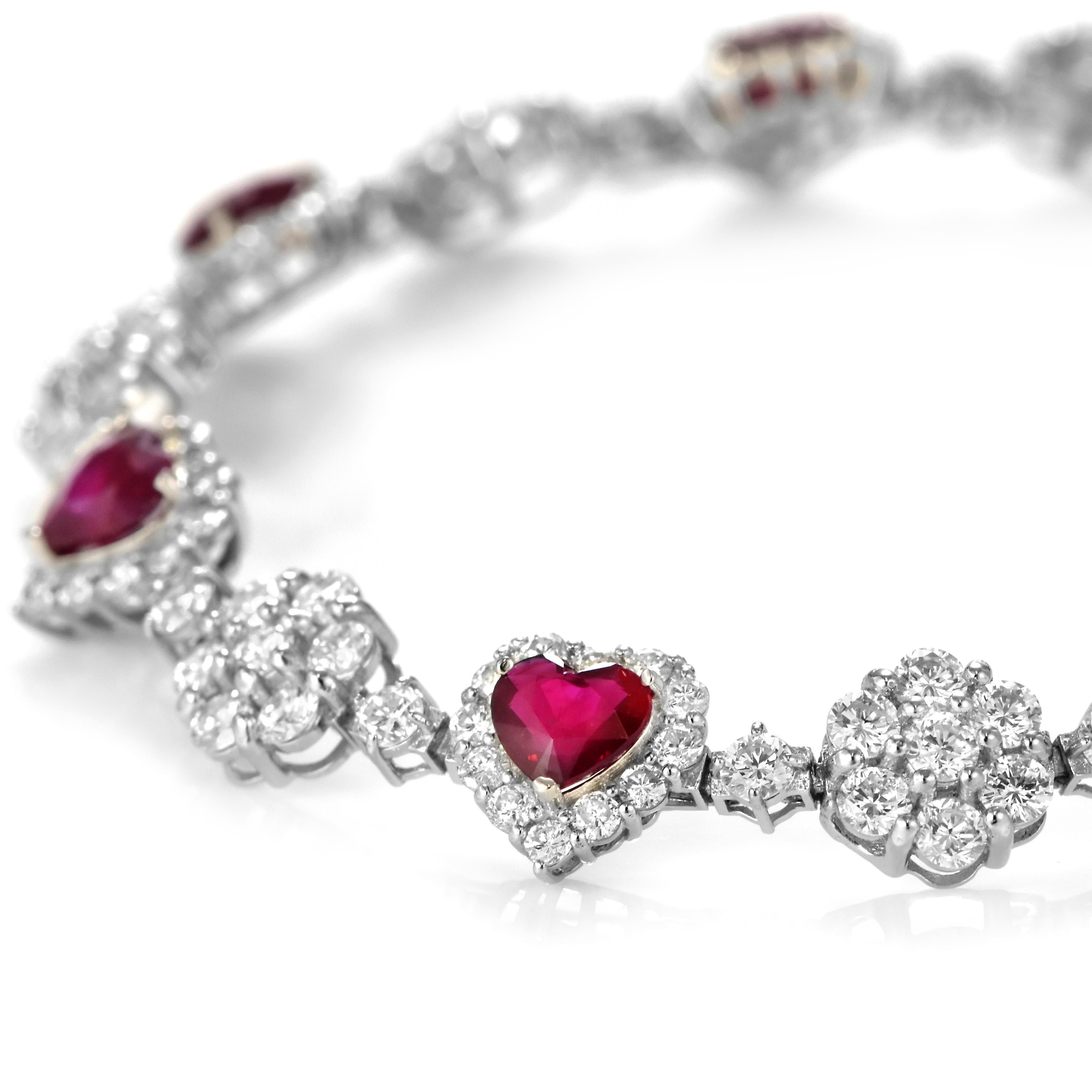 5,24 Karat Herzform, birmanische Rubine und Diamant Armband aus Platin im Angebot 2