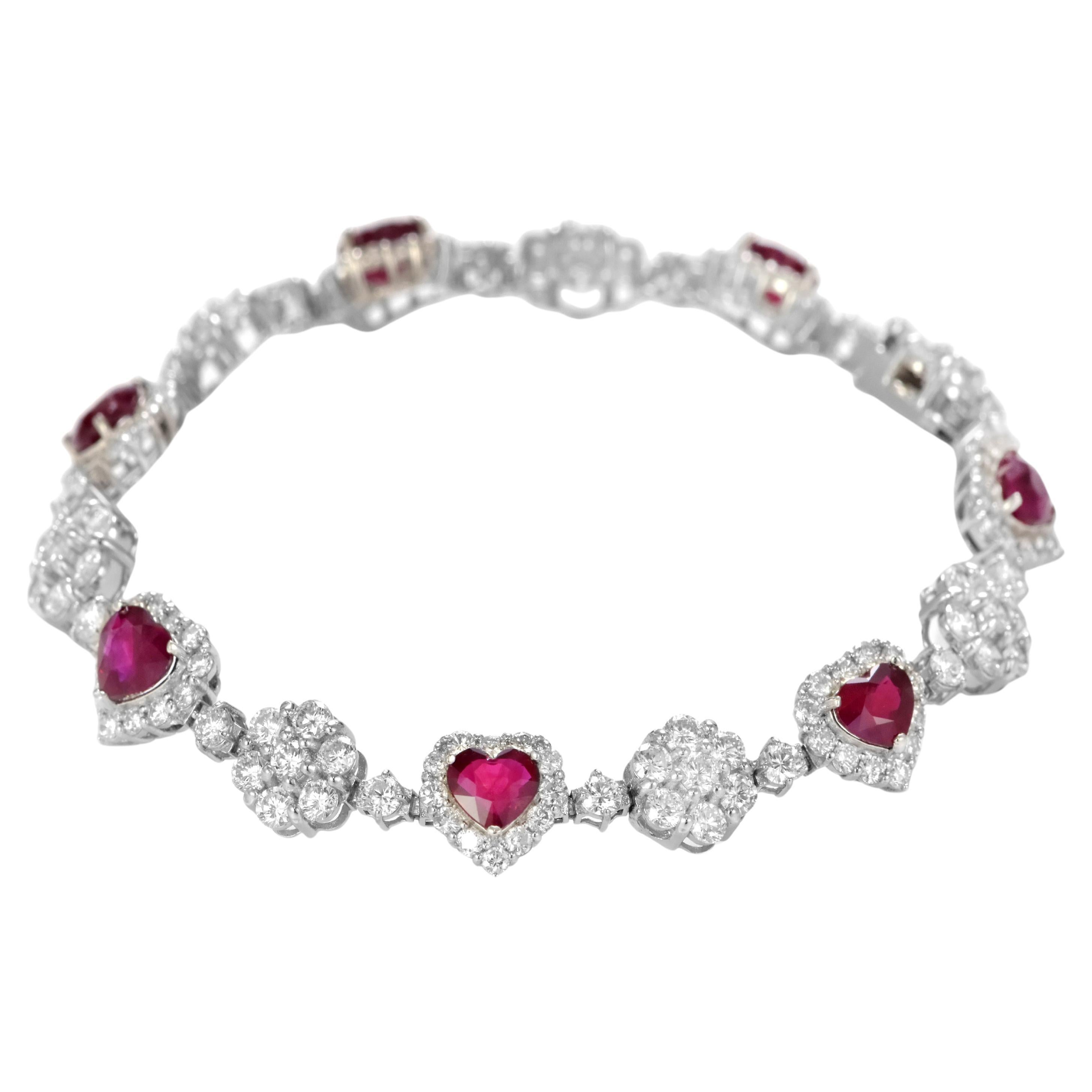 5,24 Karat Herzform, birmanische Rubine und Diamant Armband aus Platin