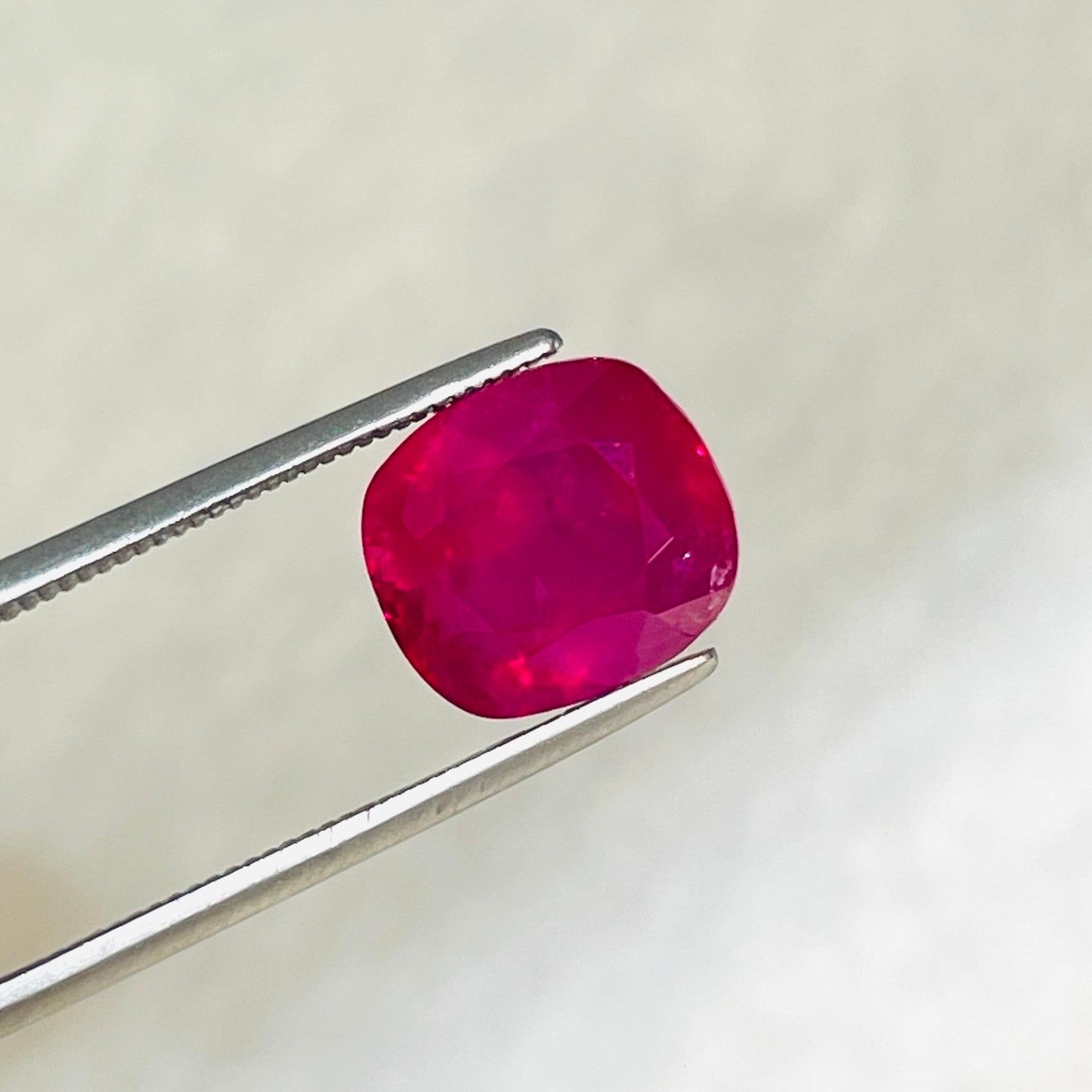 5,24 carati di rubino naturale di Burma Mogok non riscaldato Colore rosso vivo qualità occhi puliti in vendita 1