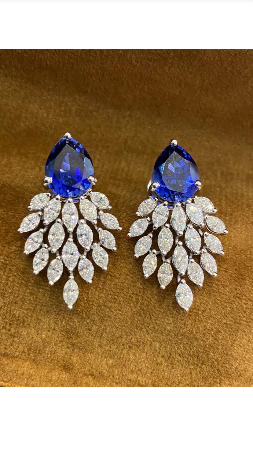 5.24 Cts Saphirs Naturels 3.69 Cts Diamants en forme de Marquise Boucles d'oreilles en or 14K en vente 5