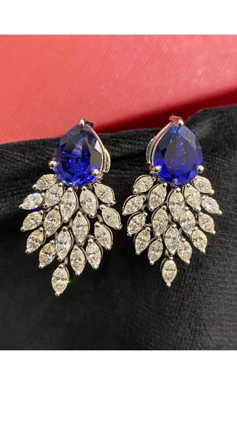 5.24 Cts Saphirs Naturels 3.69 Cts Diamants en forme de Marquise Boucles d'oreilles en or 14K en vente 3