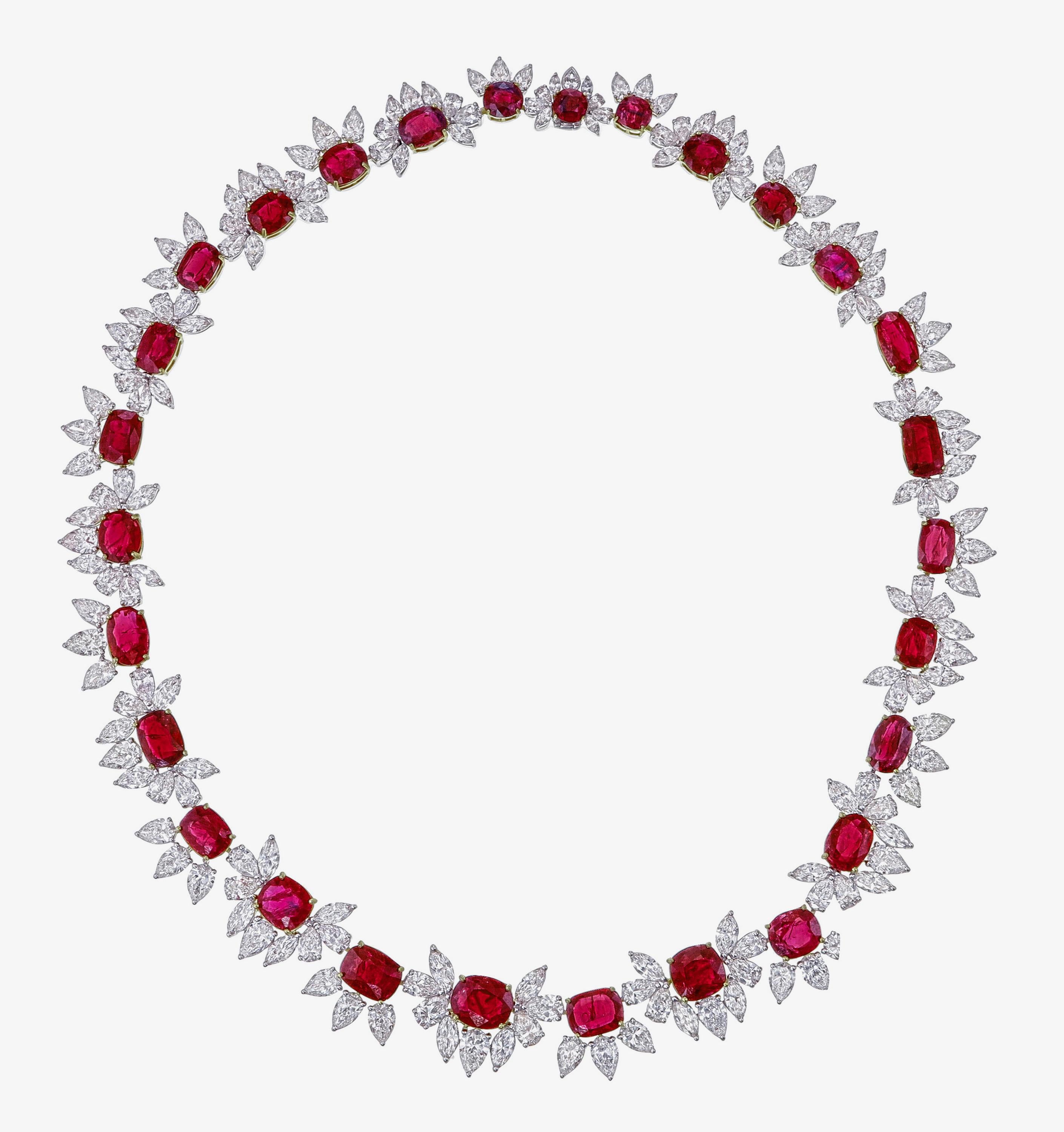 L'elegante collana di rubini e diamanti birmani di REWA jewell è realizzata a mano in oro bianco 18 carati.

Ha 28 pezzi di rubini Burma No Heat per un peso di 52,44 carati circa.

Costellato da 168 pezzi di pera  diamanti per un peso di circa 40,22