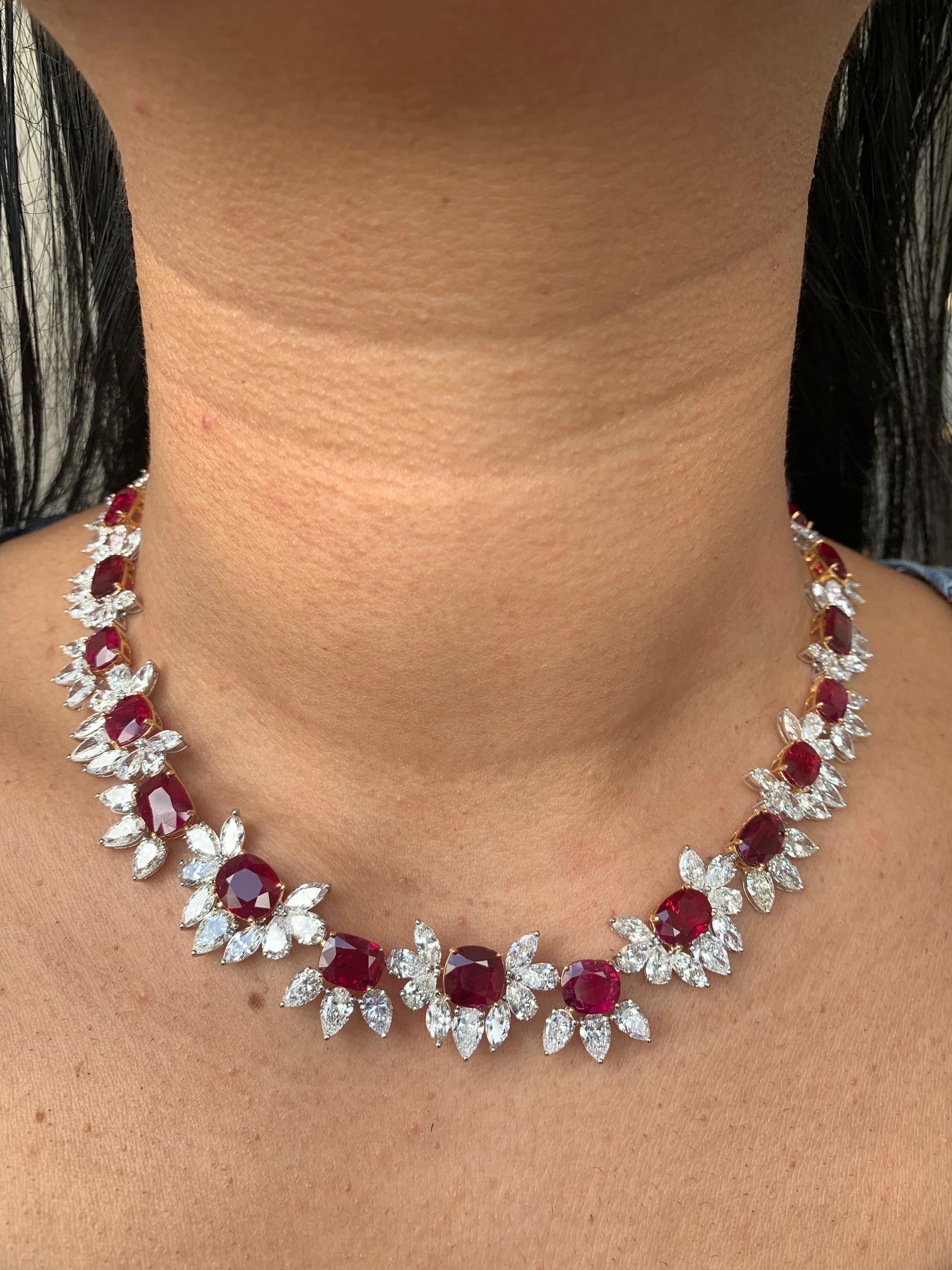 da uomo o donna 52,44 carati di rubino birmano senza calore e collana di diamanti in oro bianco 18 carati in vendita