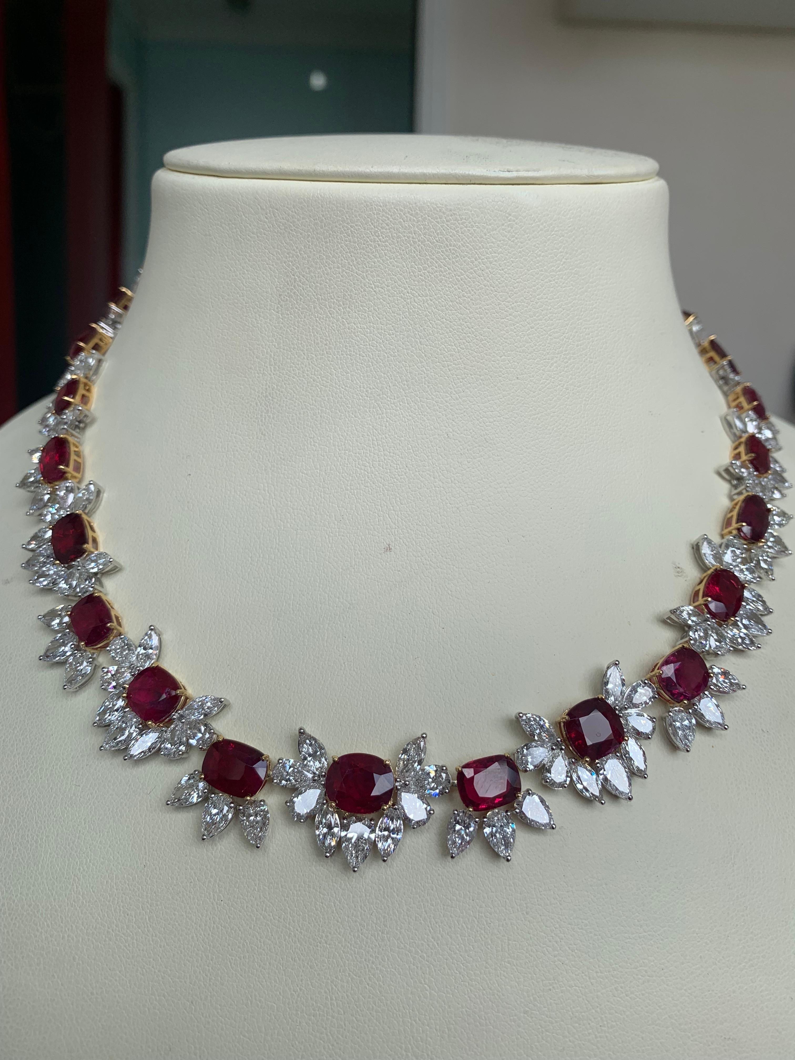 52,44 carati di rubino birmano senza calore e collana di diamanti in oro bianco 18 carati in vendita 1