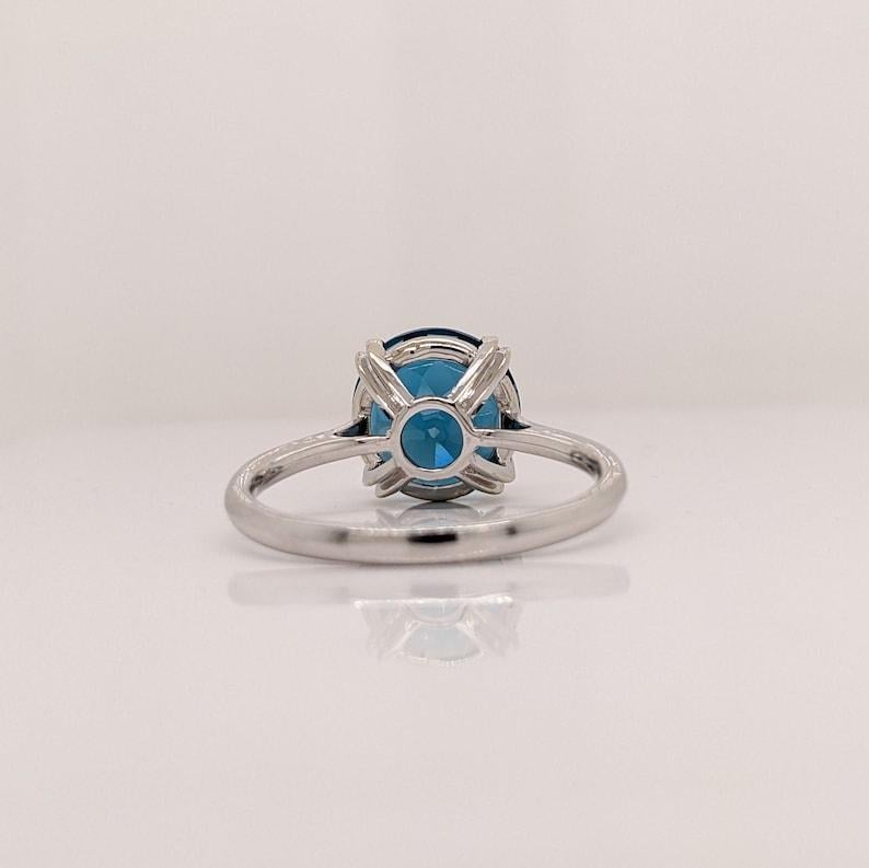 Round Cut 5.24ct Vibrant London Blue Topaz Solitaire Ring in 14K White Gold Round 10mm For Sale