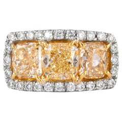 Ring aus 18 Karat Weiß- und Gelbgold mit 5,25 Karat gelbem 3-Stein-Diamant