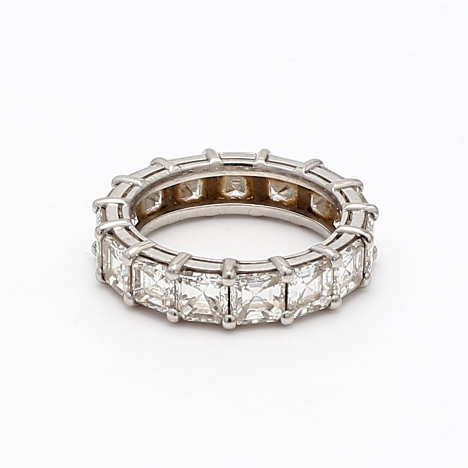 5.25 Carat Asscher Cut G VS1 Diamond Platinum Eternity Band Ring In Good Condition For Sale In New York, NY